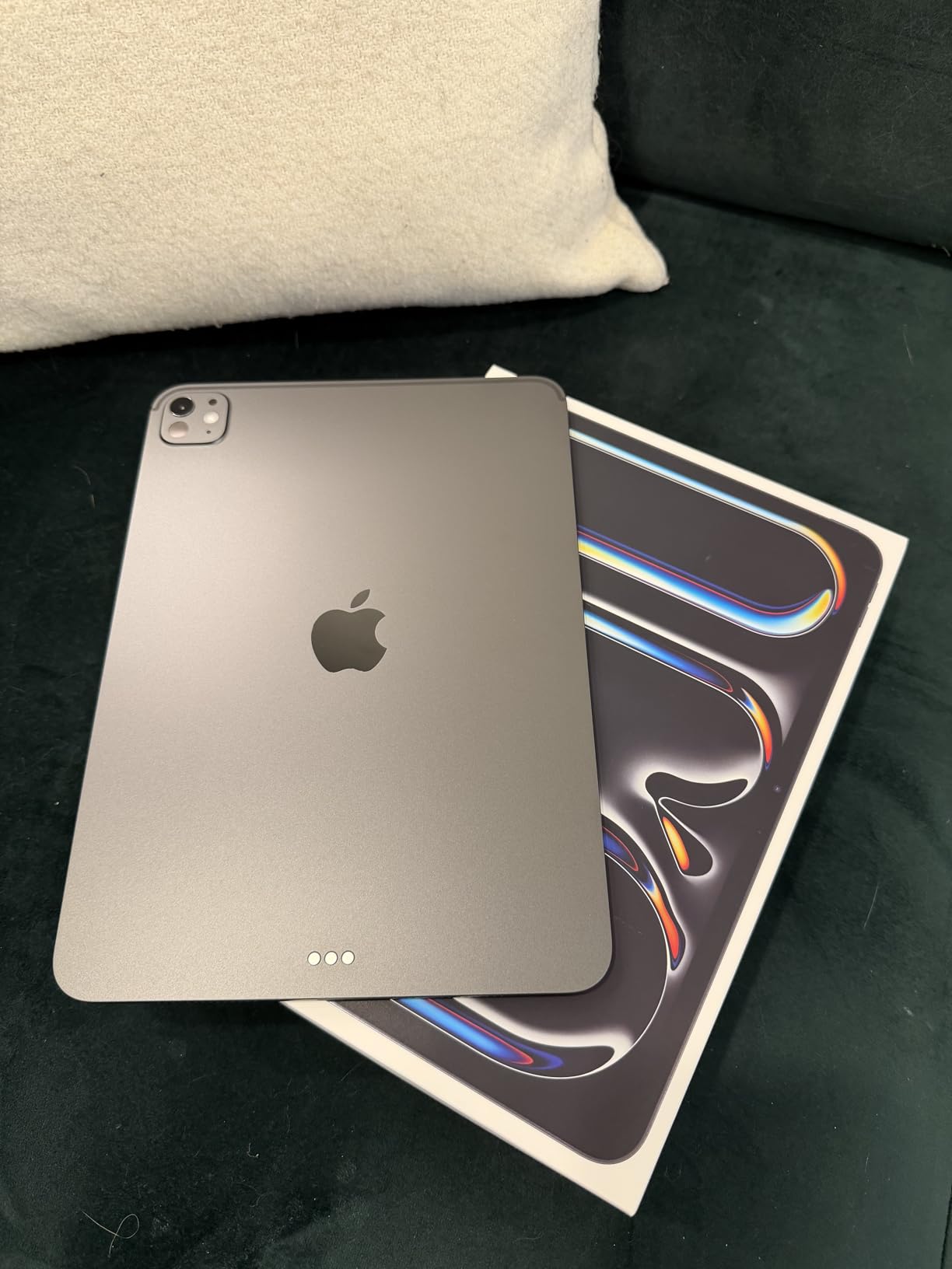iPad Pro 11-inch (M5): Ultra Retina XDR Display, 256GB, Landscape 12MP Front Camera/12MP Back Camera, LiDAR Scanner, Wi-Fi 7 with Apple N1, Face ID, All-Day Battery Life - Silver customer photo 2