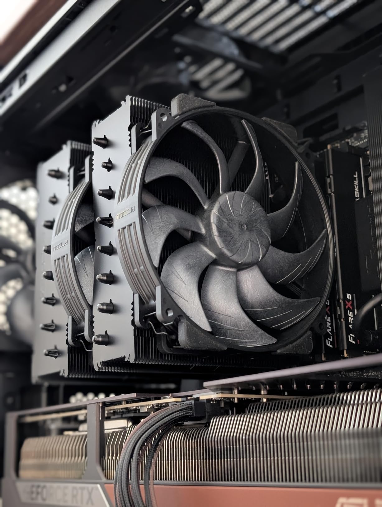 Noctua NH-D15 G2 chromax.Black Premium Dual Tower CPU Cooler for AMD AM5/AM4 and Intel LGA1851/LGA1700/LGA1200 (Black) customer photo 1