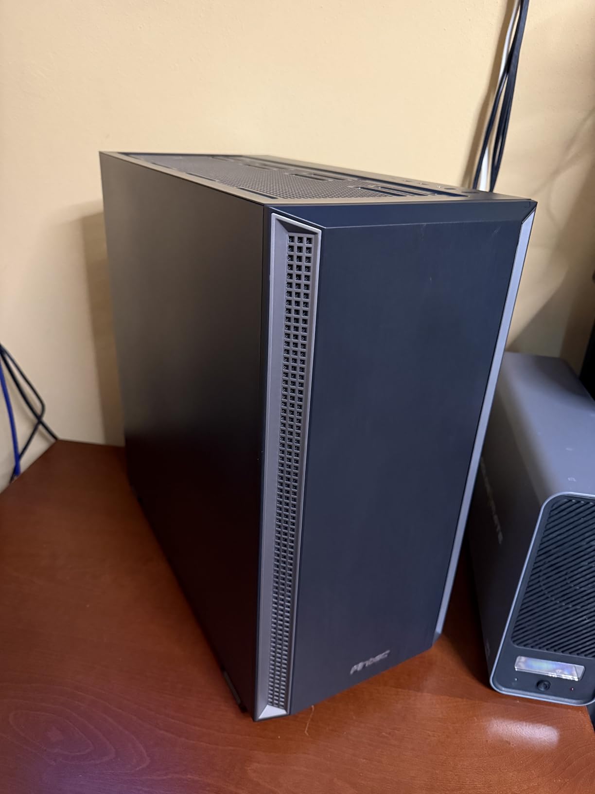 Antec P7 S, 4 x 120mm PWM Fans Included, Dual Side Front Mesh Intake, 360mm Top Radiator Support, Type-C 3.2 Gen 2, Sound-Dampening Side Panels, Mid-Tower ATX PC Case customer photo 1