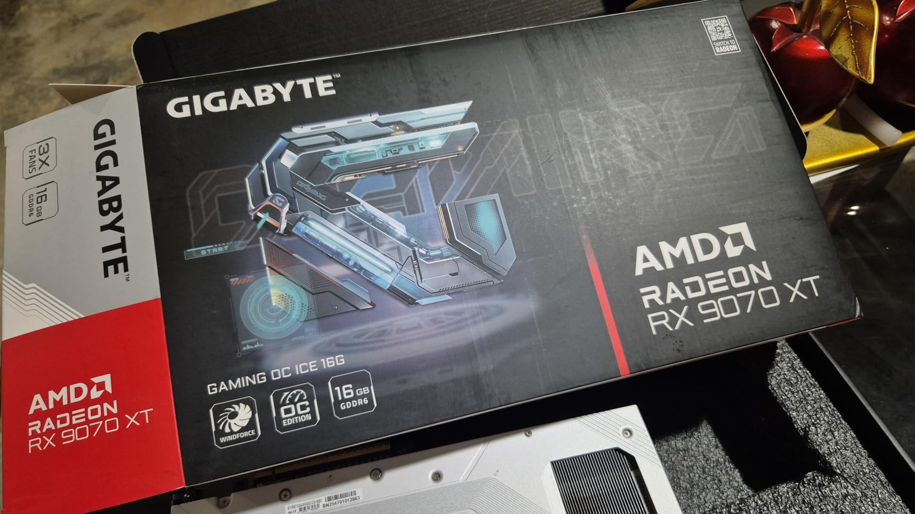 GIGABYTE Radeon RX 9070 XT Gaming OC ICE 16G Graphics Card (16GB GDDR6, 256-bit, PCIe 5.0, HDMI/DP 2.1, 2.7 Slot, Hawk Fan, Server-Grade Thermal Gel, Reinforced Structure) customer photo 1