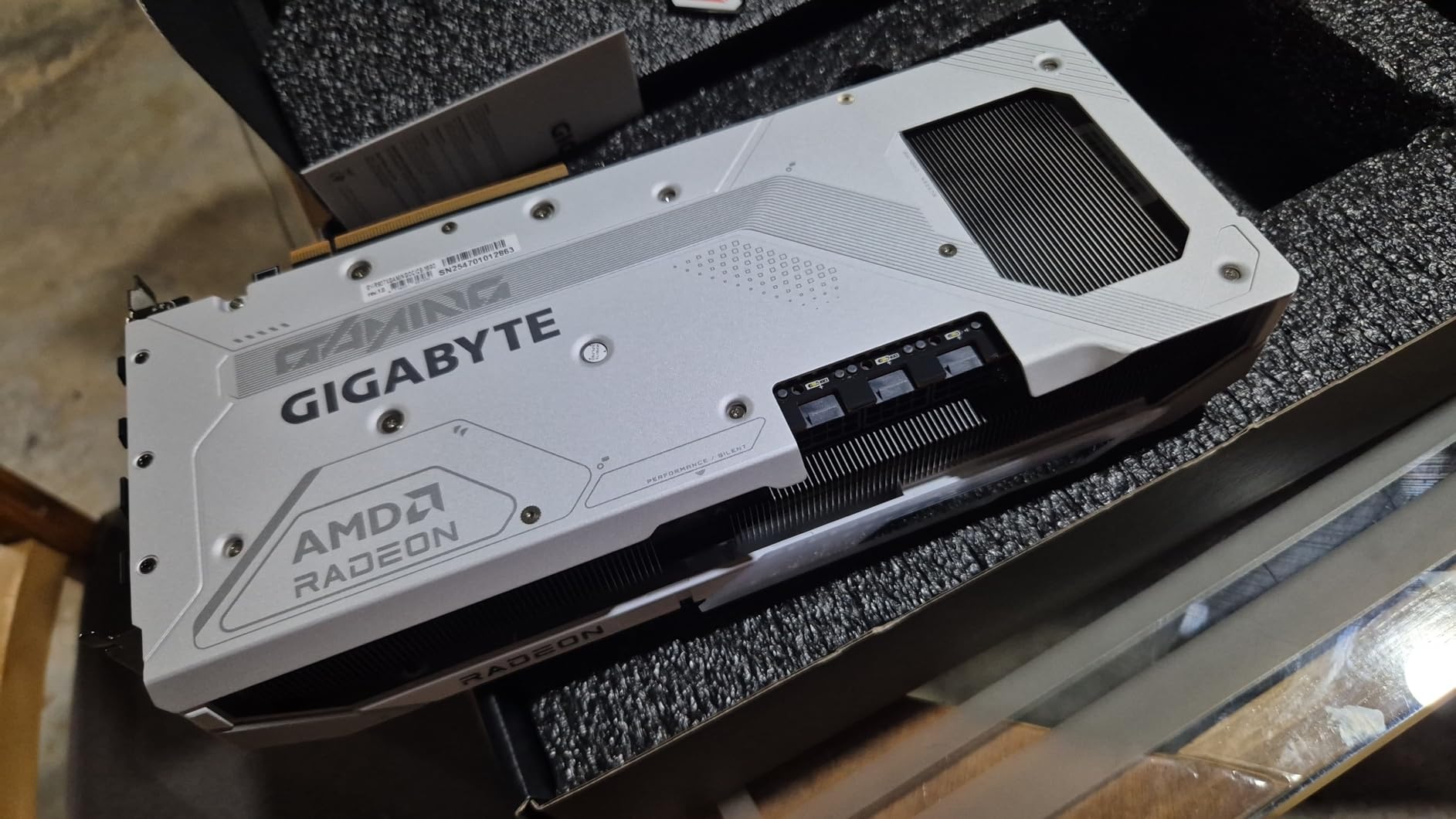 GIGABYTE Radeon RX 9070 XT Gaming OC ICE 16G Graphics Card (16GB GDDR6, 256-bit, PCIe 5.0, HDMI/DP 2.1, 2.7 Slot, Hawk Fan, Server-Grade Thermal Gel, Reinforced Structure) customer photo 2