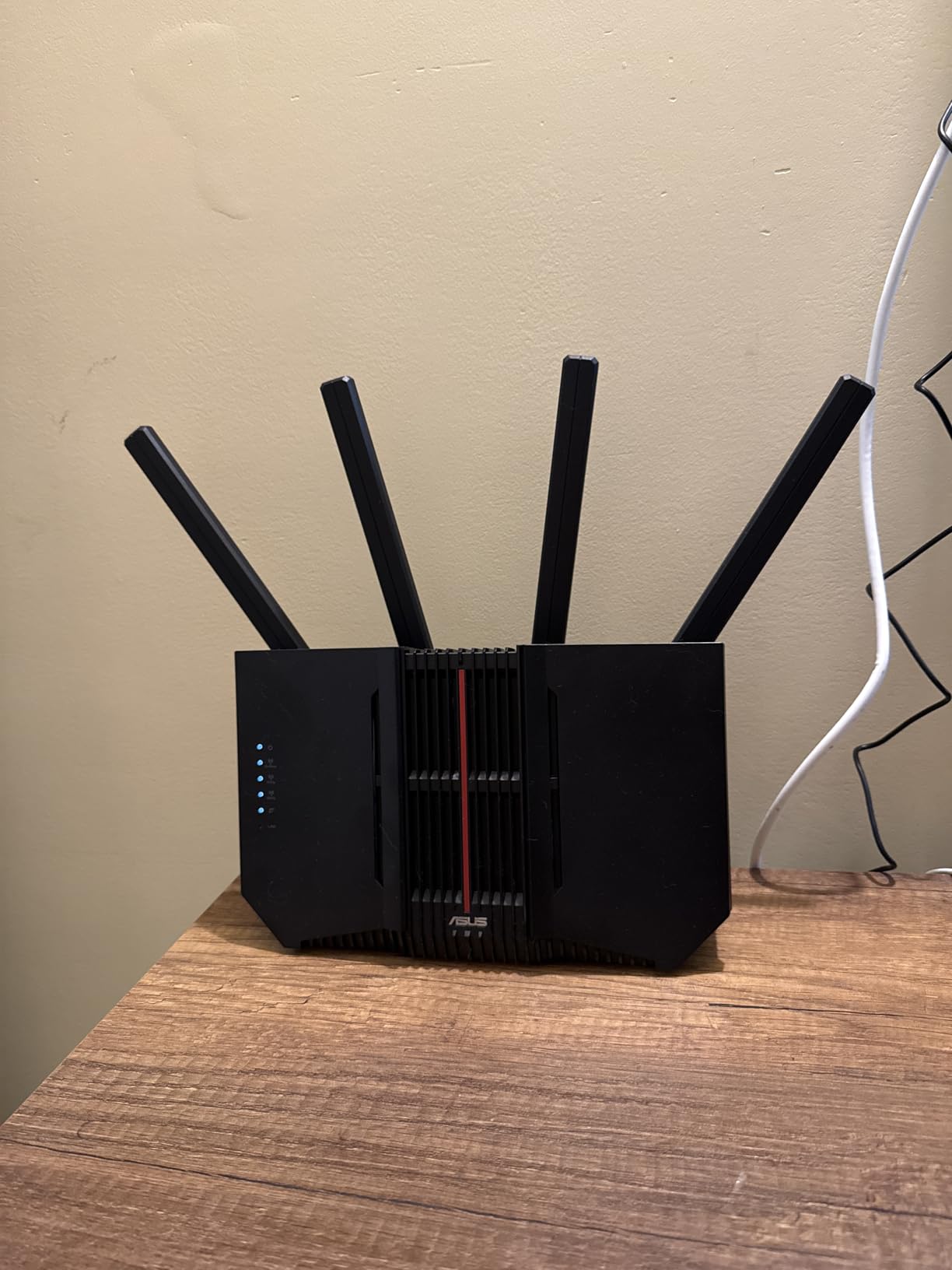 ASUS RT-BE9700 Tri-Band WiFi 7 Smart AiMesh, Extendable Router, 10G Port, Parental Controls & VPNs, Advanced Network Security customer photo 1