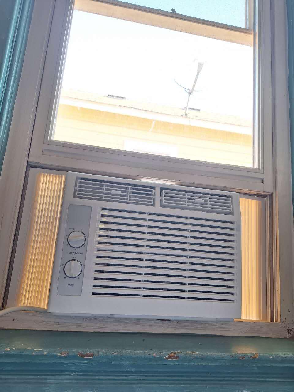 ZAFRO 8,000 BTU Window Air Conditioner Cools Up to 350 Sq.Ft.,Window AC Units with 7 Modes&4 Speeds,Quiet Operation,Energy Saving with Remote,Easy Installation for Bedroom,Small Rooms,White[2026New] customer photo 2