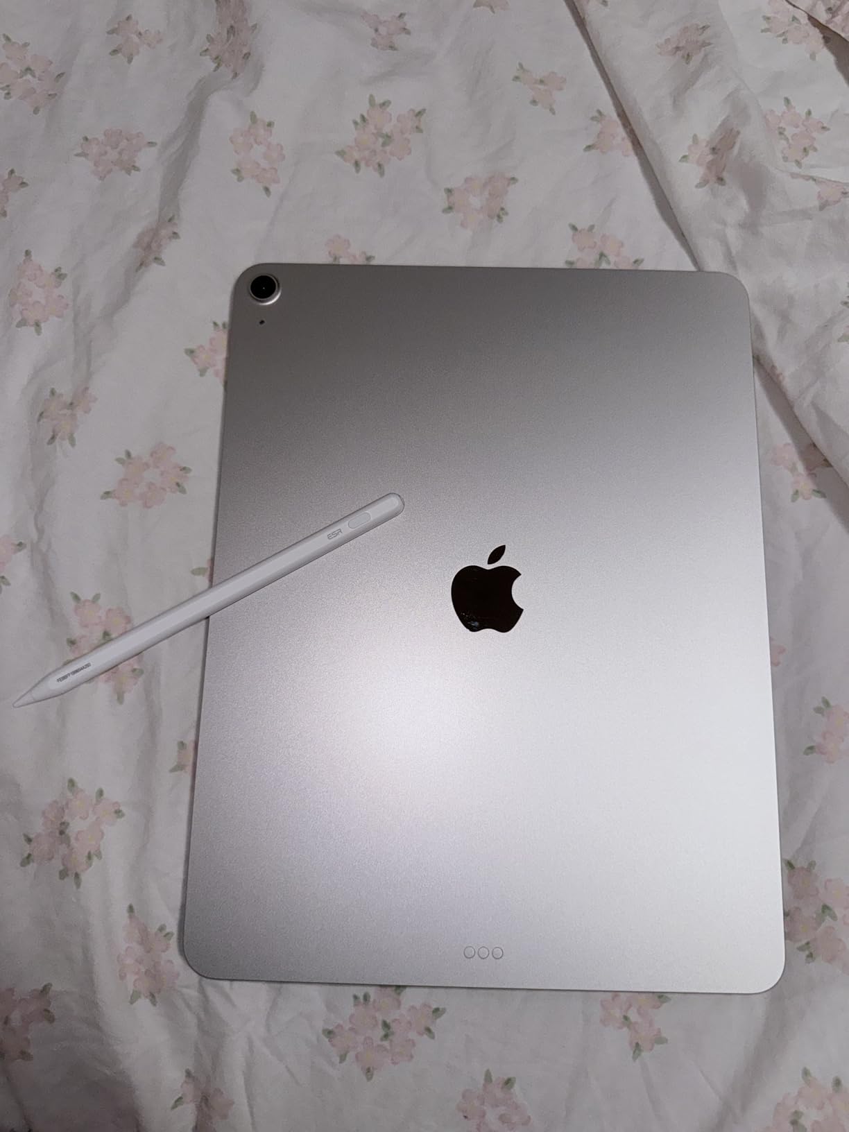 iPad Air 13-inch (M4): Liquid Retina Display, 256GB, 12MP Front/Back Camera, Wi-Fi 7 with Apple N1, Touch ID, All-Day Battery Life - Space Gray customer photo 2
