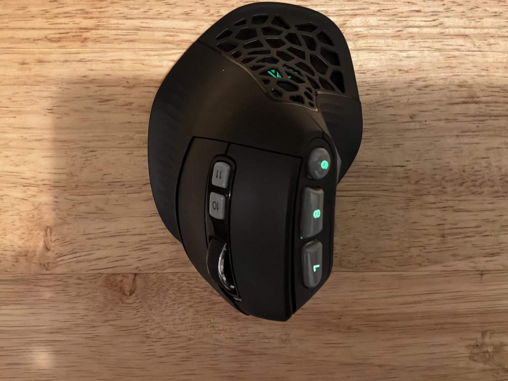 SOLAKAKA E9 PRO Vertical MMO Gaming Mouse - Ergonomic Wireless Mouse with 10 Side Buttons, PAW3395 36000 DPI Sensor, 45° Grip, Tri-Mode 2.4G/BT/Wired, RGB, 1000mAh Rechargeable Mouse for PC/Mac - White customer photo 1