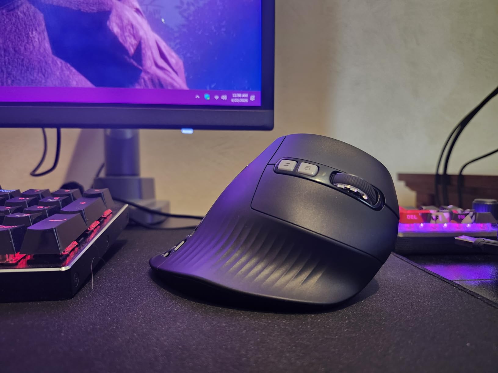 SOLAKAKA E9 PRO Vertical MMO Gaming Mouse - Ergonomic Wireless Mouse with 10 Side Buttons, PAW3395 36000 DPI Sensor, 45° Grip, Tri-Mode 2.4G/BT/Wired, RGB, 1000mAh Rechargeable Mouse for PC/Mac - White customer photo 2