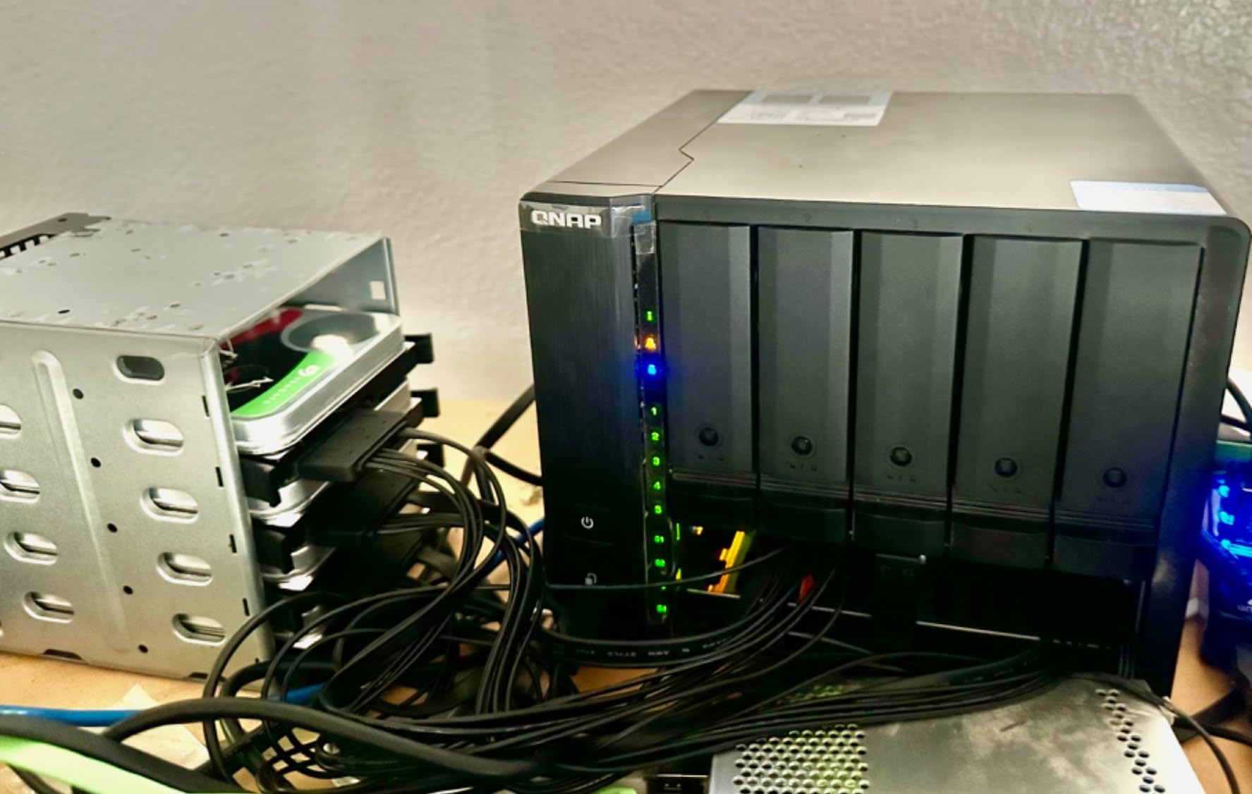 TS-932PX-4G 5+4 Bay High-Speed NAS with Two 10GbE and 2.5GbE Ports customer photo 2