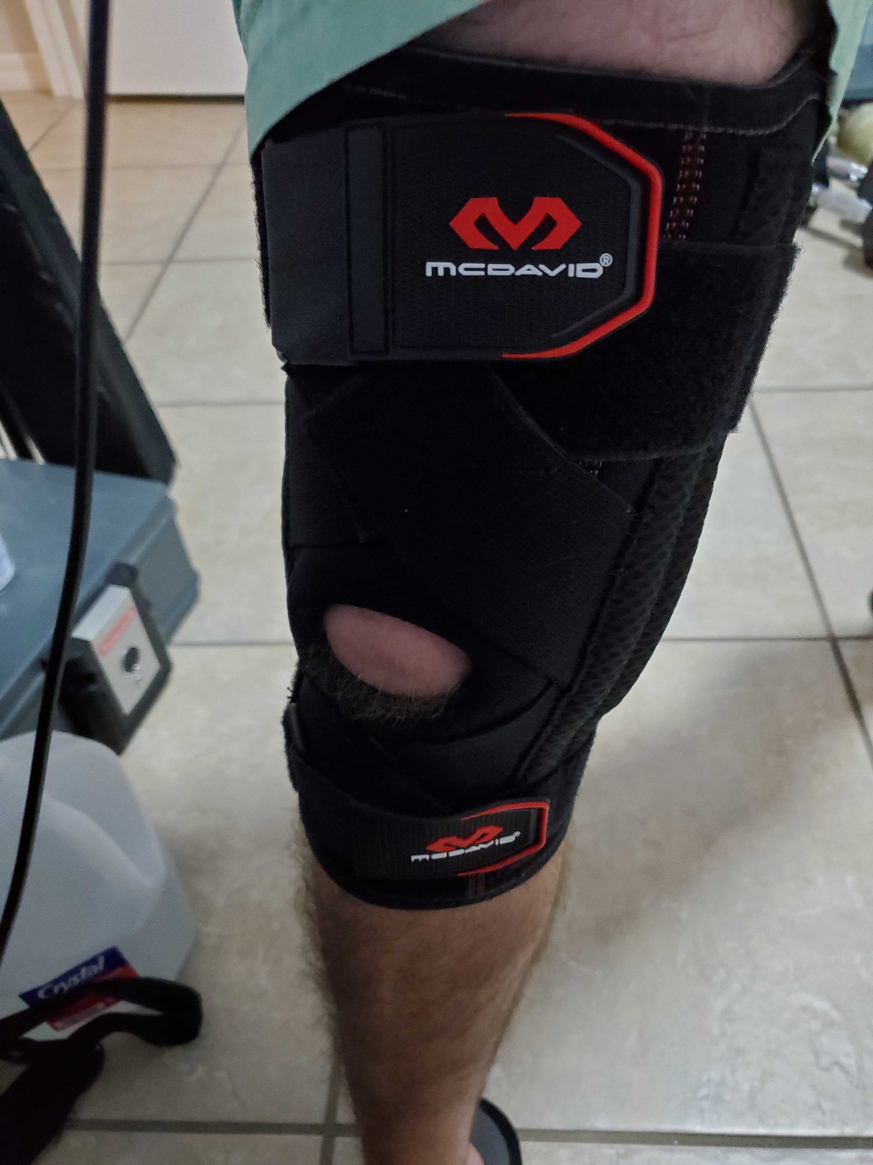 McDavid Knee Brace Support with Side Stays, Compression Knee Sleeve & Cross Straps for Patellar Tendon Support, Tendonitis, Arthritis Pain Relief, Recovery, Knee Brace for Men and Women customer photo 1