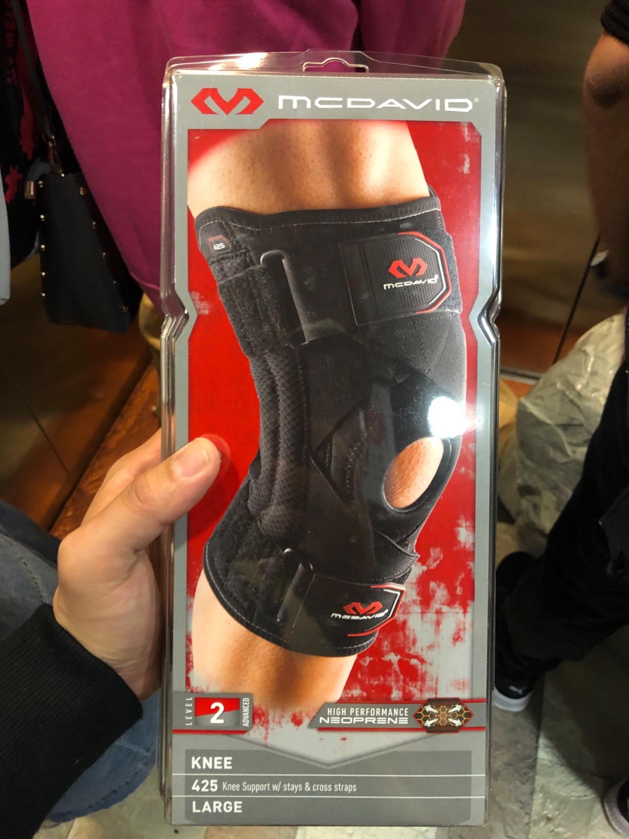 McDavid Knee Brace Support with Side Stays, Compression Knee Sleeve & Cross Straps for Patellar Tendon Support, Tendonitis, Arthritis Pain Relief, Recovery, Knee Brace for Men and Women customer photo 2