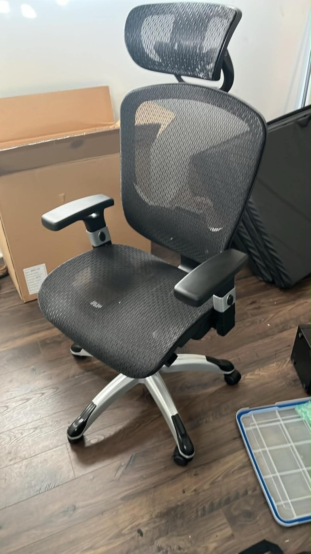 HON Hyken Ergonomic Task Chair, Mesh, Ergonomic, Lumbar Support, Swivel, Black customer photo 1