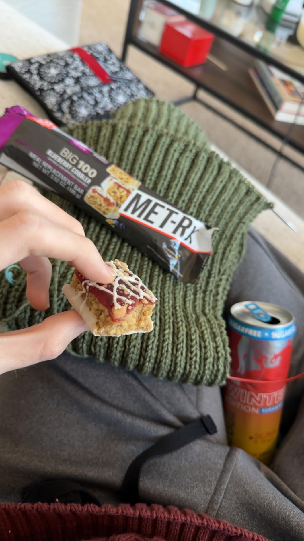 MET-Rx Big 100 Colossal Protein Bars, Great as Healthy Meal Replacement, Snack, and Help Support Energy, Peanut Butter Pretzel, With Vitamin A, Vitamin C, and Zinc, 100 g, (Pack of 9) customer photo 2