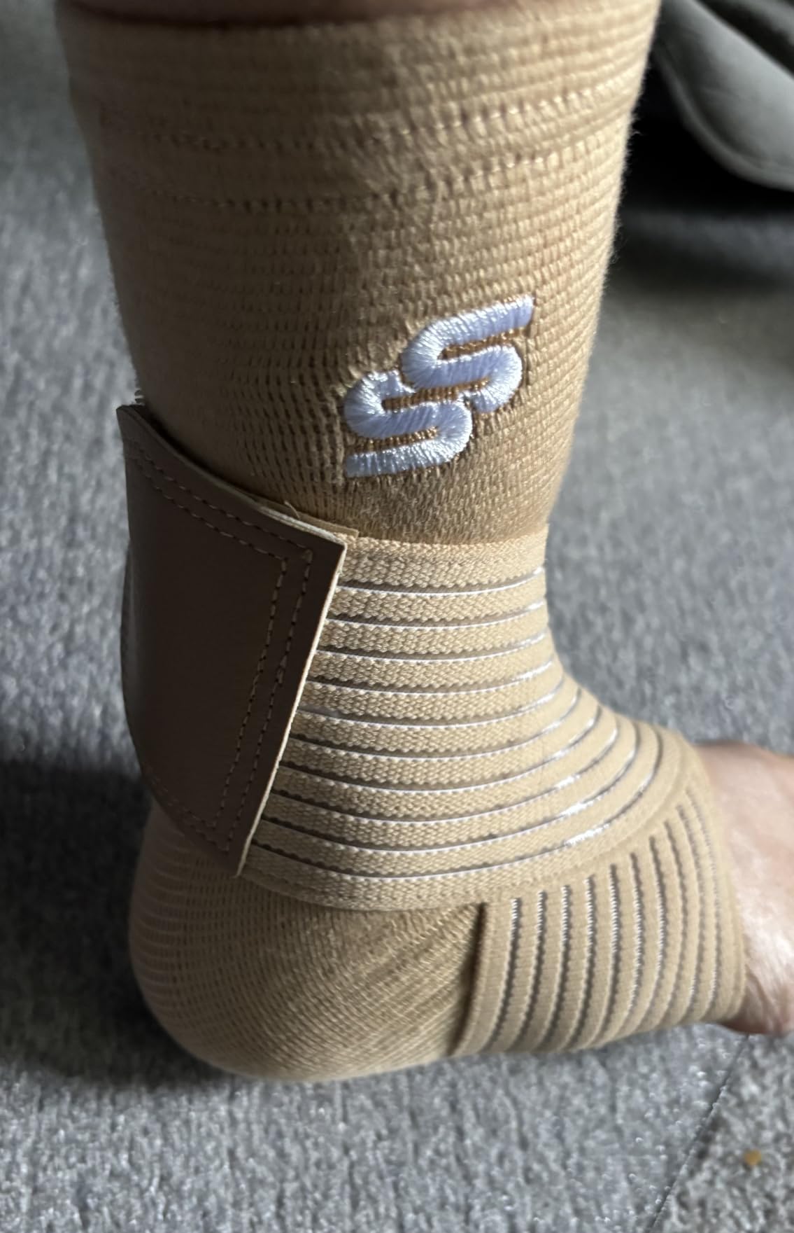 Sleeve Stars Ankle Brace for Women & Men, Ankle Wrap for Sprain, Compression Sleeve for Plantar Fasciitis Relief, Easy Customizable Support: w/ Removable Strap (Single/M:10