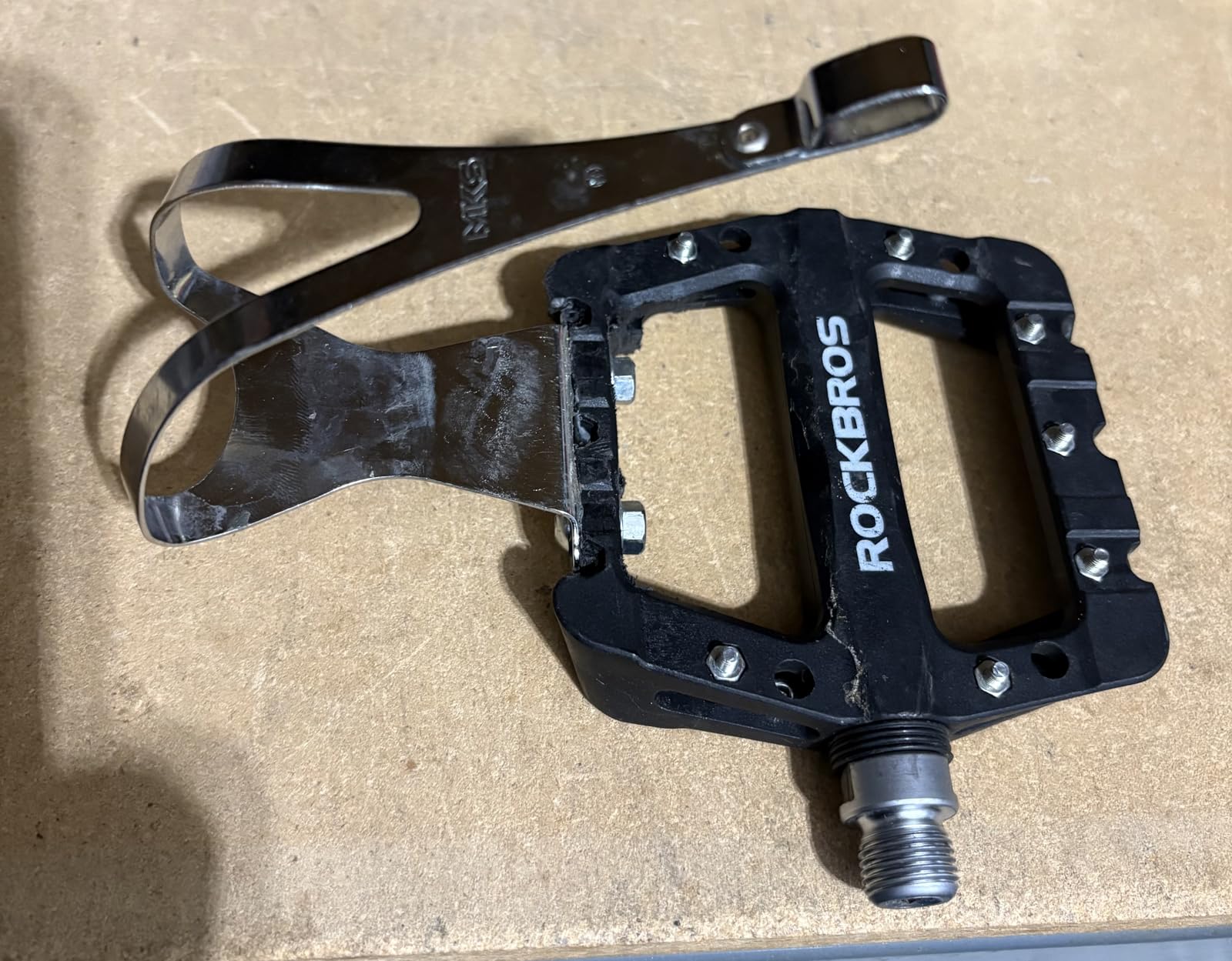 ROCKBROS MTB Pedals Mountain Bike Pedals Lightweight Nylon Fiber Bicycle Platform Pedals for BMX MTB 9/16