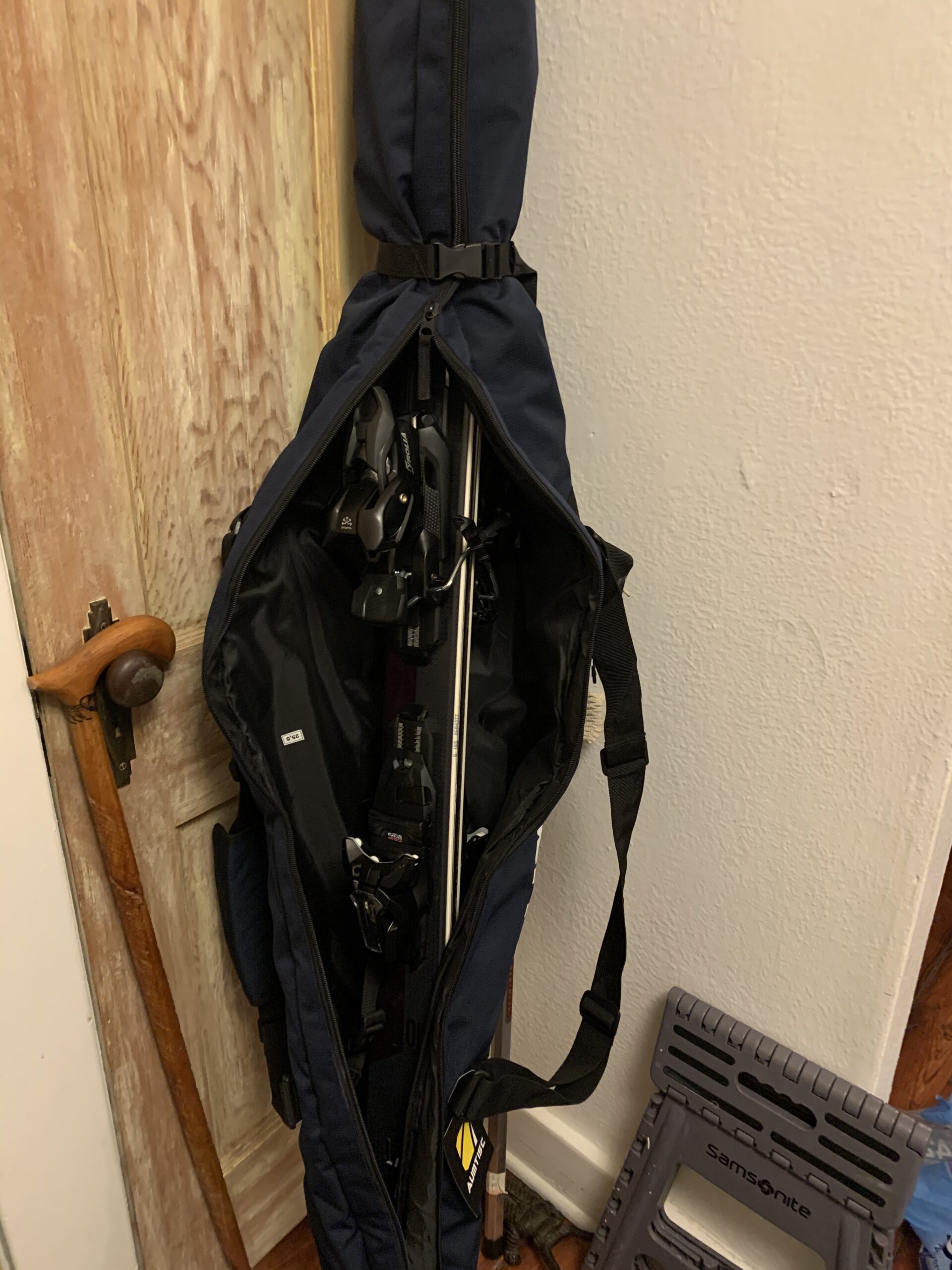 AUMTISC Fully Padded Ski Bag, Single Ski Bags for Air Travel, Waterproof Snow Ski Bag for Flying with Adjustable Handle, Perfect for Skiing, Storage and Transport, 170 185 cm customer photo 2