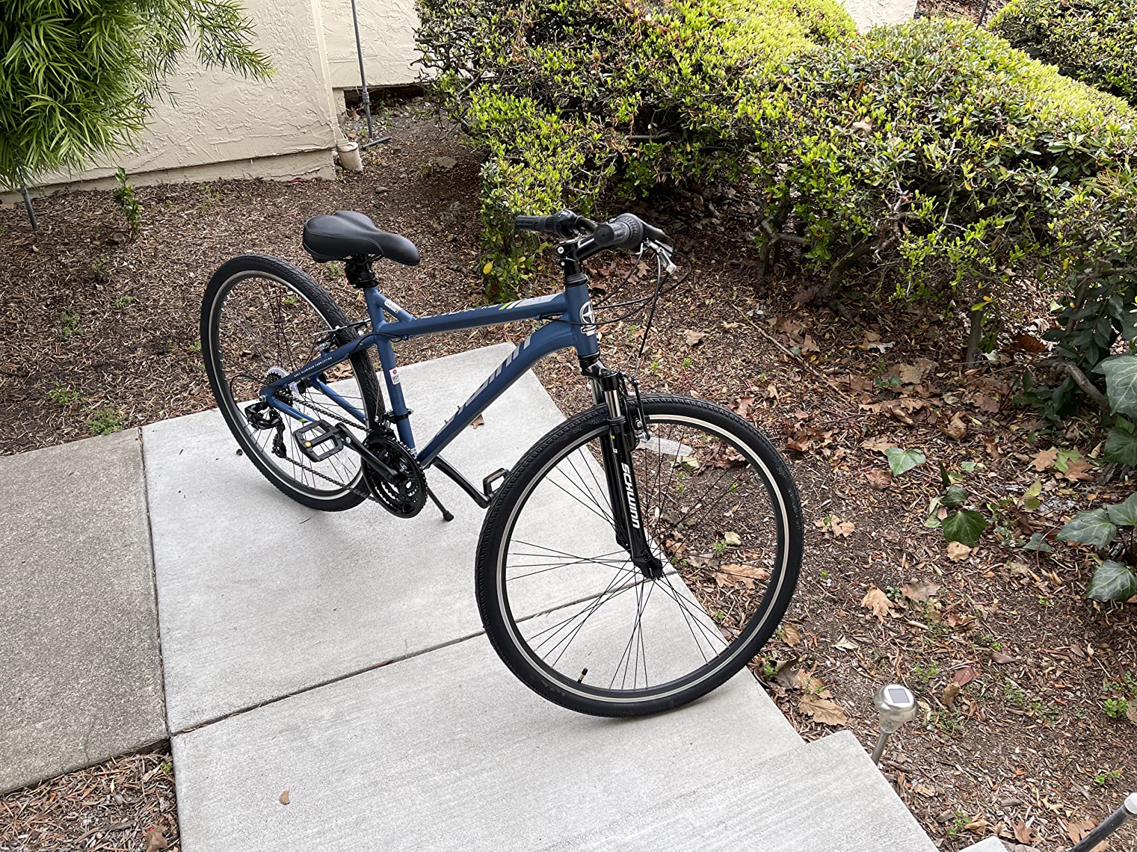 Schwinn Network 3.5 Hybrid Bike, 21-Speed, Aluminum Frame, Suspension Seat customer photo 1