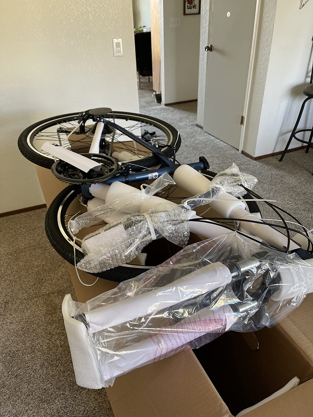 Schwinn Network 3.5 Hybrid Bike, 21-Speed, Aluminum Frame, Suspension Seat customer photo 2