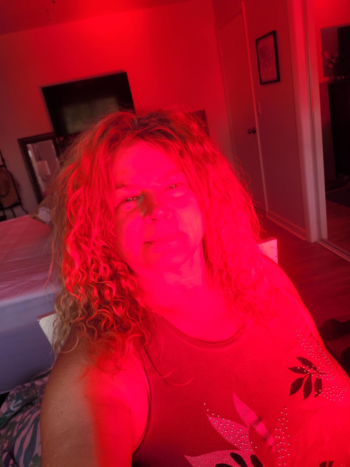 Hooga Red Light Therapy Panel Device PRO300 - 660nm Red & 850nm Near Infrared, 60 Dual Chip LEDs, Timer, Table Top Stand Included customer photo 2