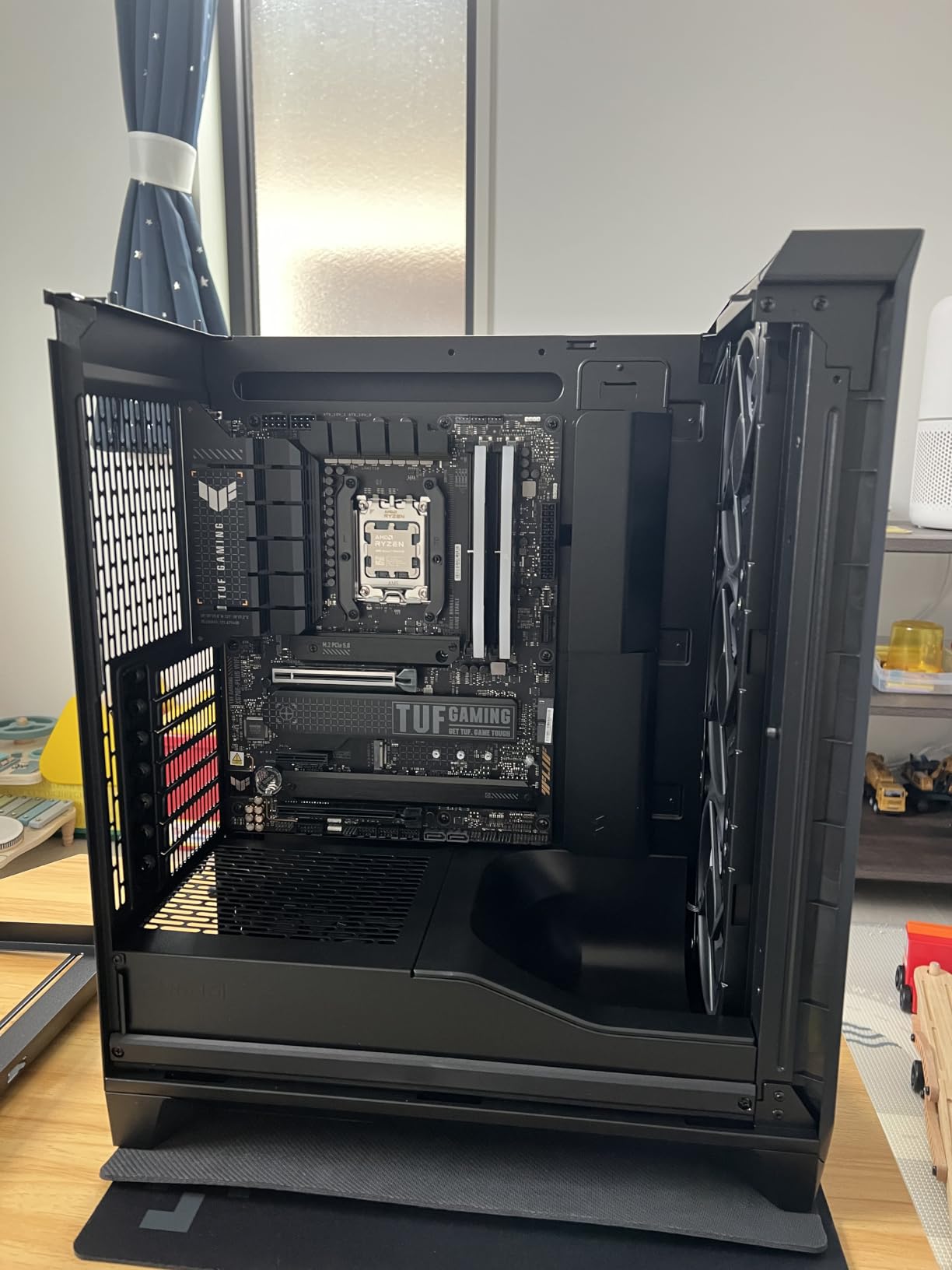ASUS TUF Gaming X670E-PLUS WiFi 6E Socket AM5 (LGA 1718) Ryzen 7000 ATX Gaming Motherboard (16 Power Stages, PCIe 5.0, DDR5 Memory, Four M.2 Slots, 2.5 Gb LAN, USB 4, Aura RGB Lighting) customer photo 1