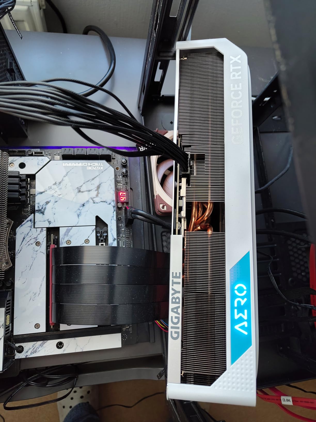 GIGABYTE GeForce RTX 4090 Gaming OC 24GB Graphics Card - 24GB GDDR6X, PCI-E 4.0, Core 2535Mhz, RGB Fusion, Anti-sag Bracket, Metal Back Plate, DP 1.4, HDMI 2.1a, NVIDIA DLSS 3 customer photo 1