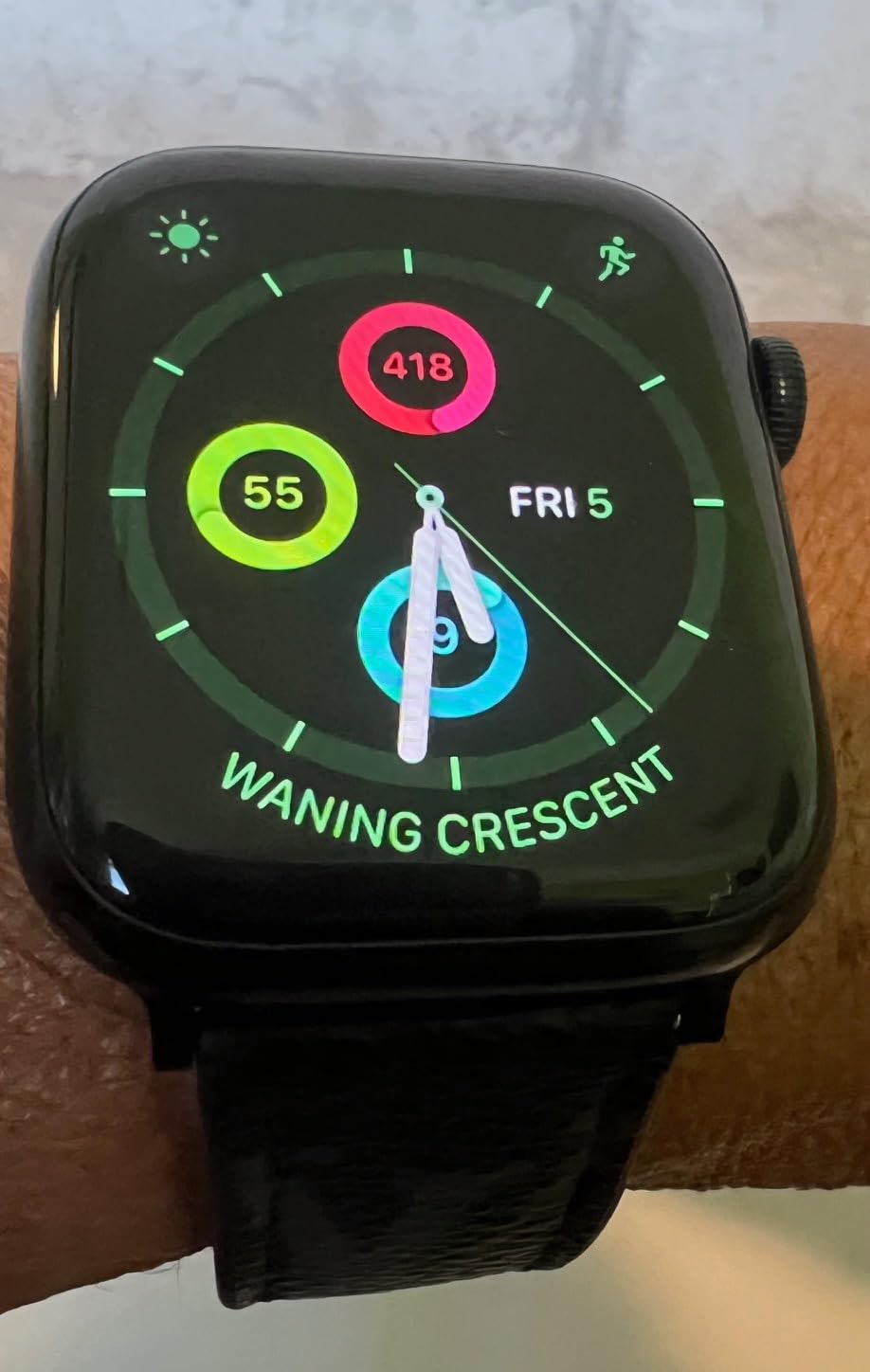 Apple Watch Series 9 [GPS 45mm] Smartwatch with Midnight Aluminum Case with Midnight Sport Band M/L. Fitness Tracker, Blood Oxygen & ECG Apps, Always-On Retina Display customer photo 2