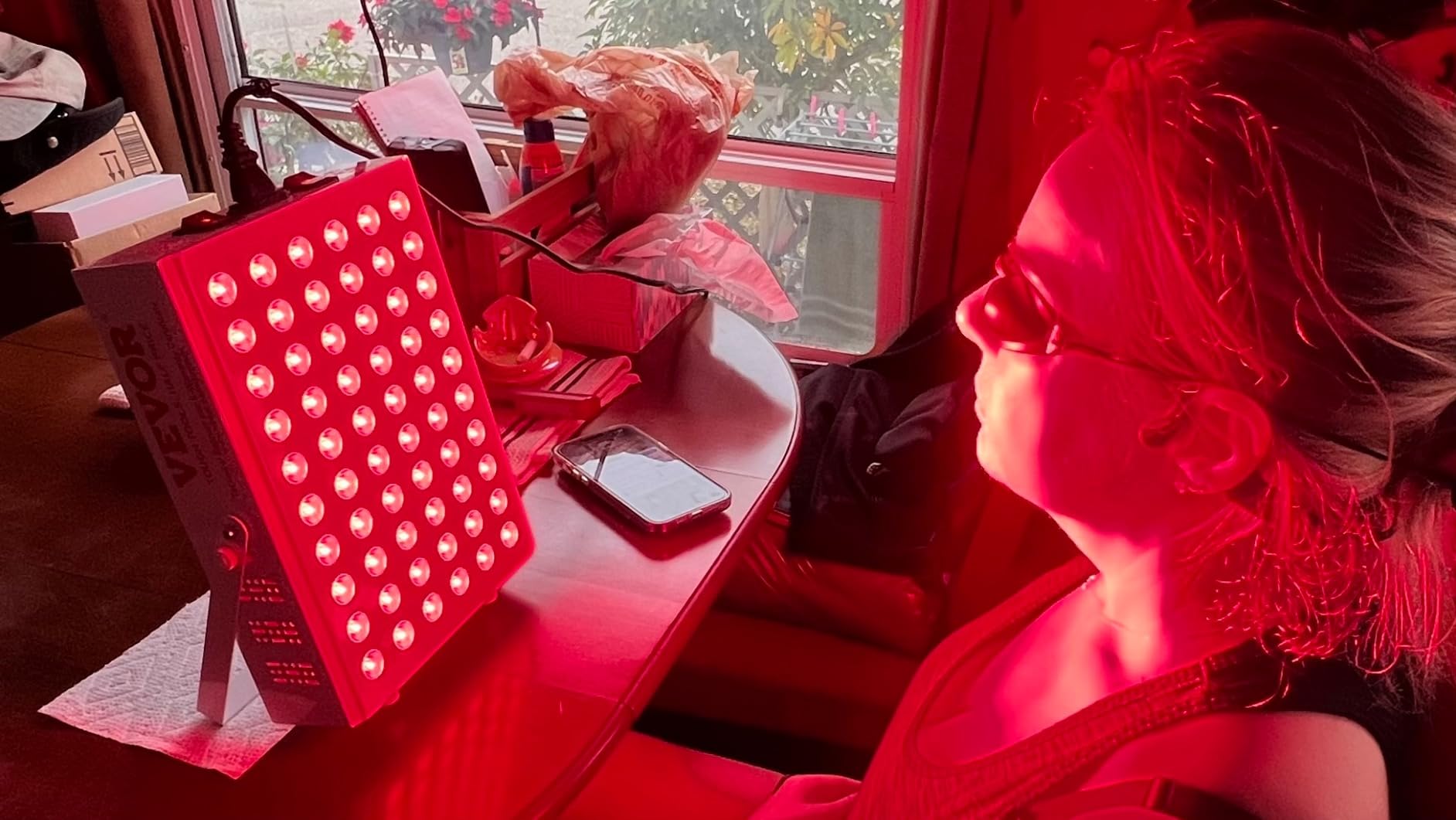 VEVOR Red Light Therapy for Body Face, 60 Dual-Chip LEDs, Red 660nm & Near Infrared 850nm Combo, High Power Red Light Therapy Panel for Recovery, Pain Relief, Wound Healing, Skin Health, 80W customer photo 2