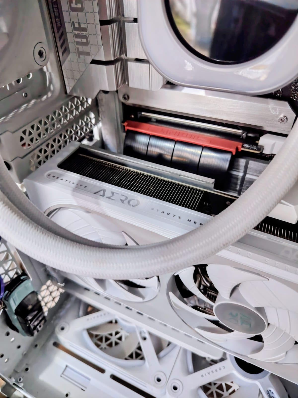LINKUP PCIE 5.0 Riser Cable | for Vertical GPU Mount | Right Angle | Graphics Card GPU Ready | Usable with PCIe 4.0 & RX 9070/ RTX5090 | 20cm (Total Length: 24cm) customer photo 2