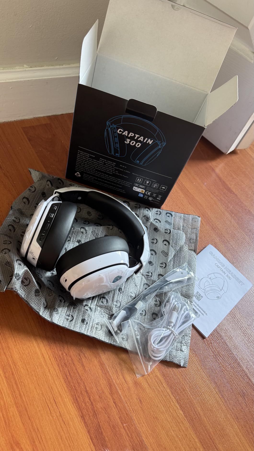 AOC 2.4GHz Wireless Gaming Headset for PS5, PS4 Fortnite & Call of Duty/FPS Gamers, PC, Switch, Bluetooth 6.0 Gaming Headphones with Noise Canceling Mic, 7.1 Virtual Surround, 45Hr Battery -White customer photo 2