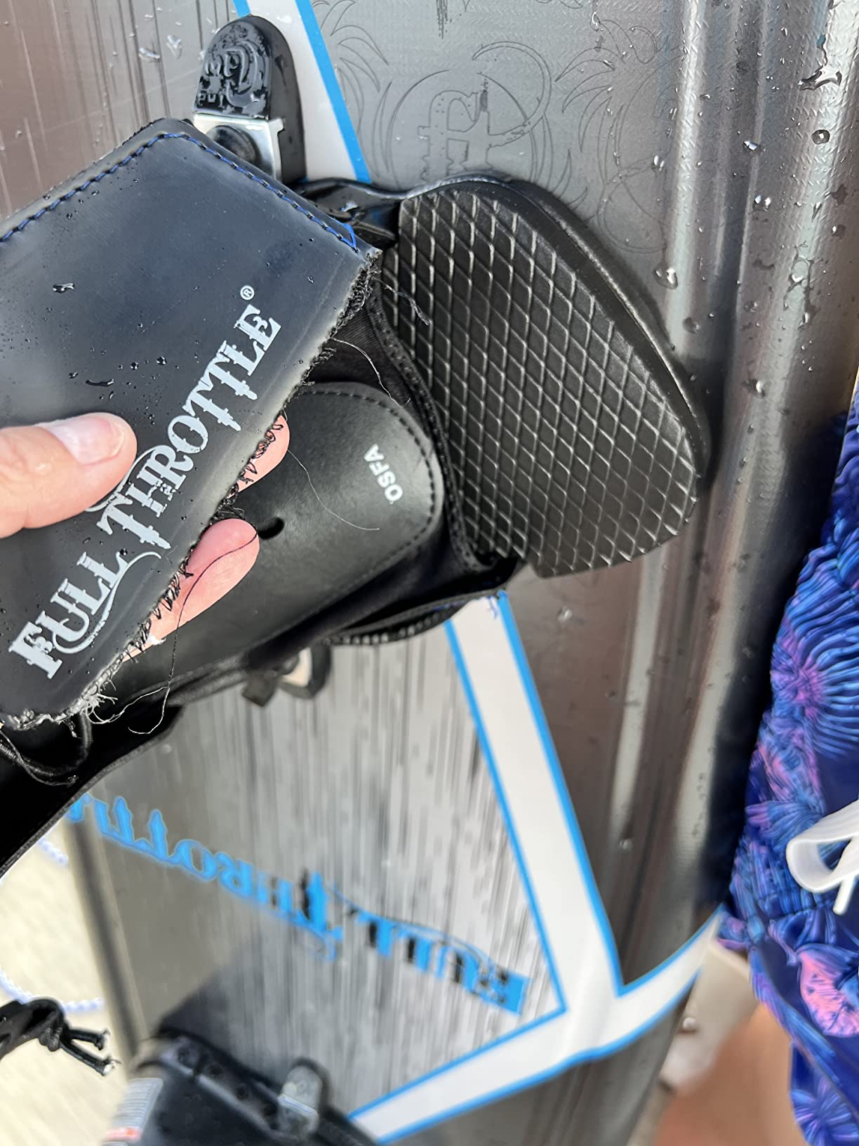 Full Throttle Aqua Extreme Wakeboard Kit (Black/Blue, 55.1 x 21.6-Inch/ 140cm x 42cm) customer photo 1