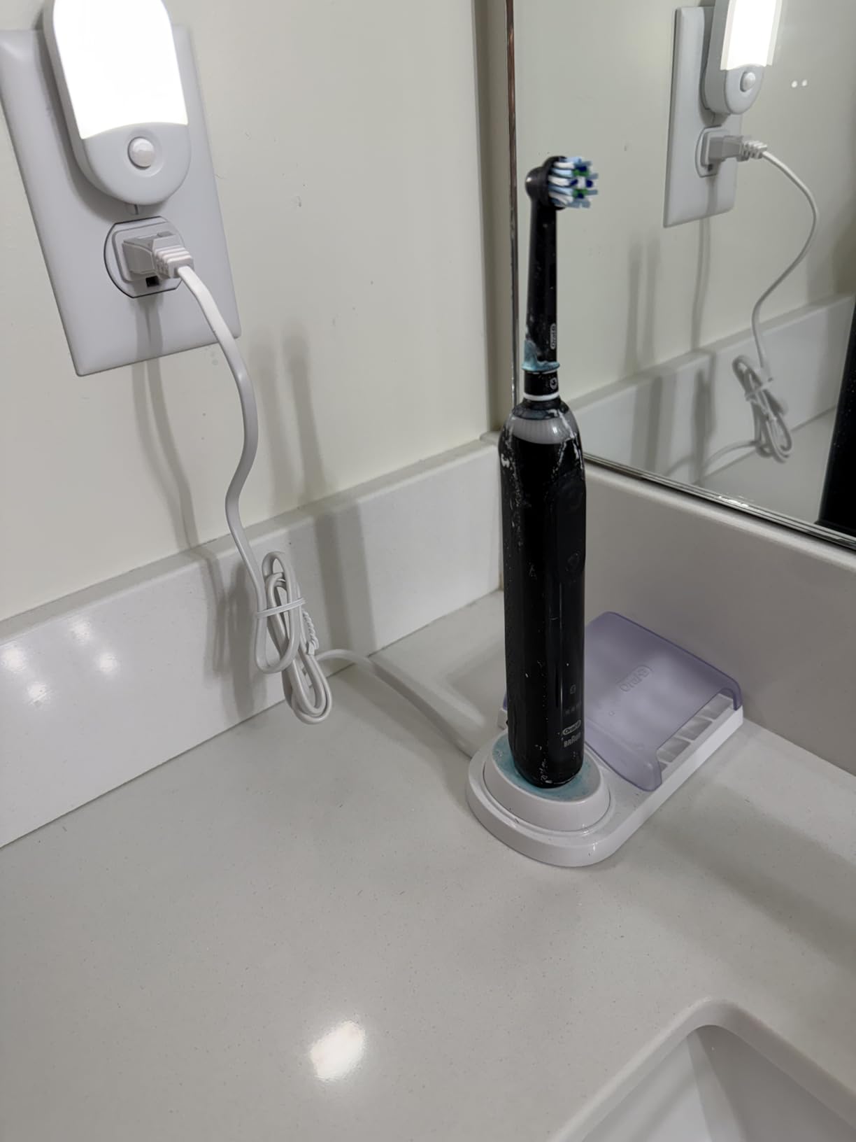 Oral-B Smart 5000 Rechargeable Electric Powered Toothbrush, Black with Travel Case and Bluetooth - Visible Pressure Sensor to Protect Gums - 5 Cleaning Modes - 2 Minute Timer customer photo 2