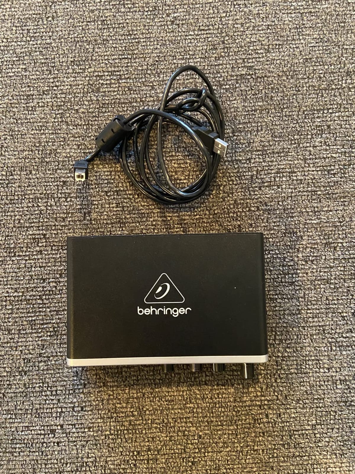 Behringer UMC202HD Audiophile 2x2, 24-Bit/192 kHz USB Audio Interface with Midas Mic Preamplifiers | For Recording Microphones and Instruments customer photo 1