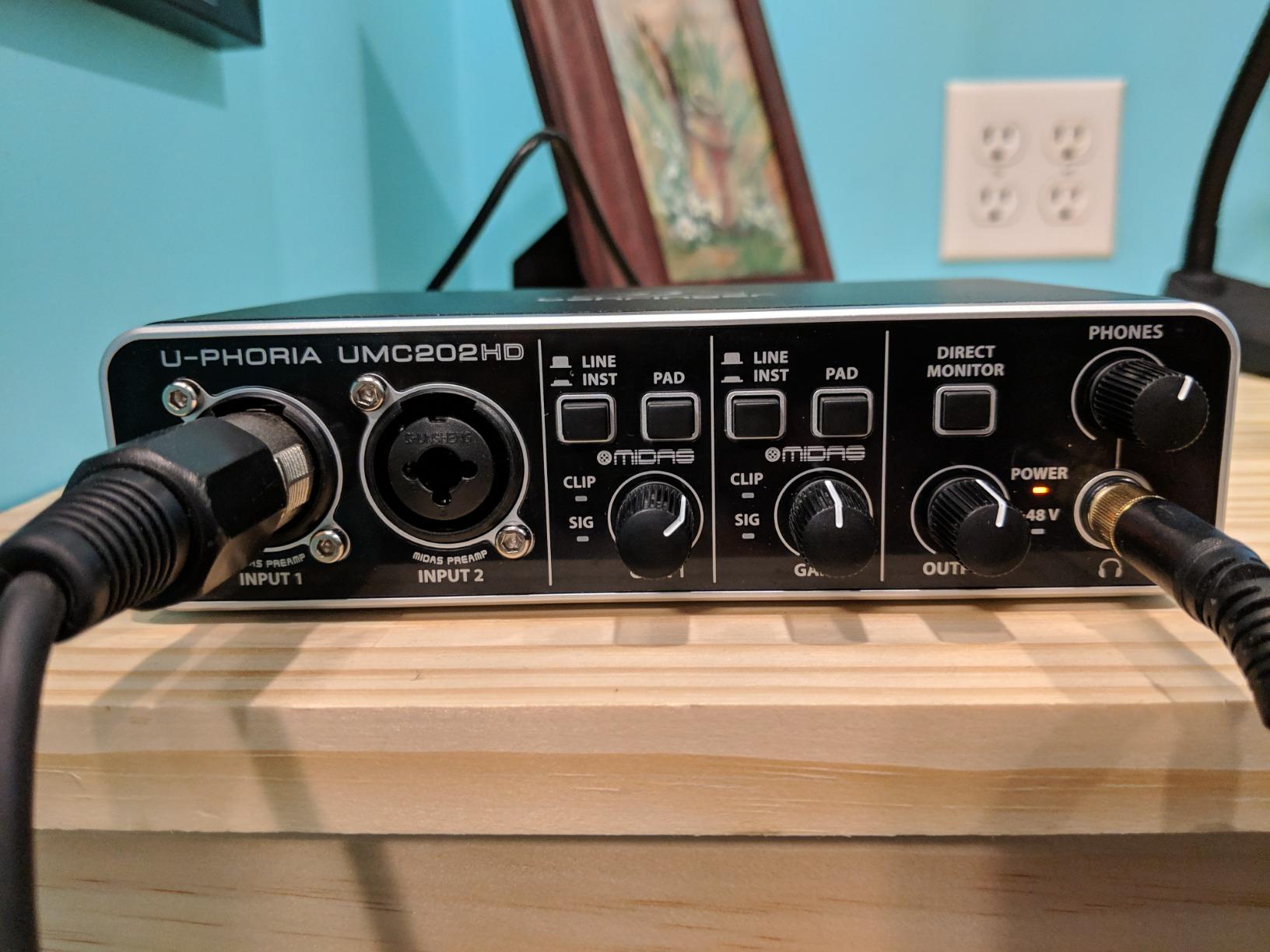 Behringer UMC202HD Audiophile 2x2, 24-Bit/192 kHz USB Audio Interface with Midas Mic Preamplifiers | For Recording Microphones and Instruments customer photo 2