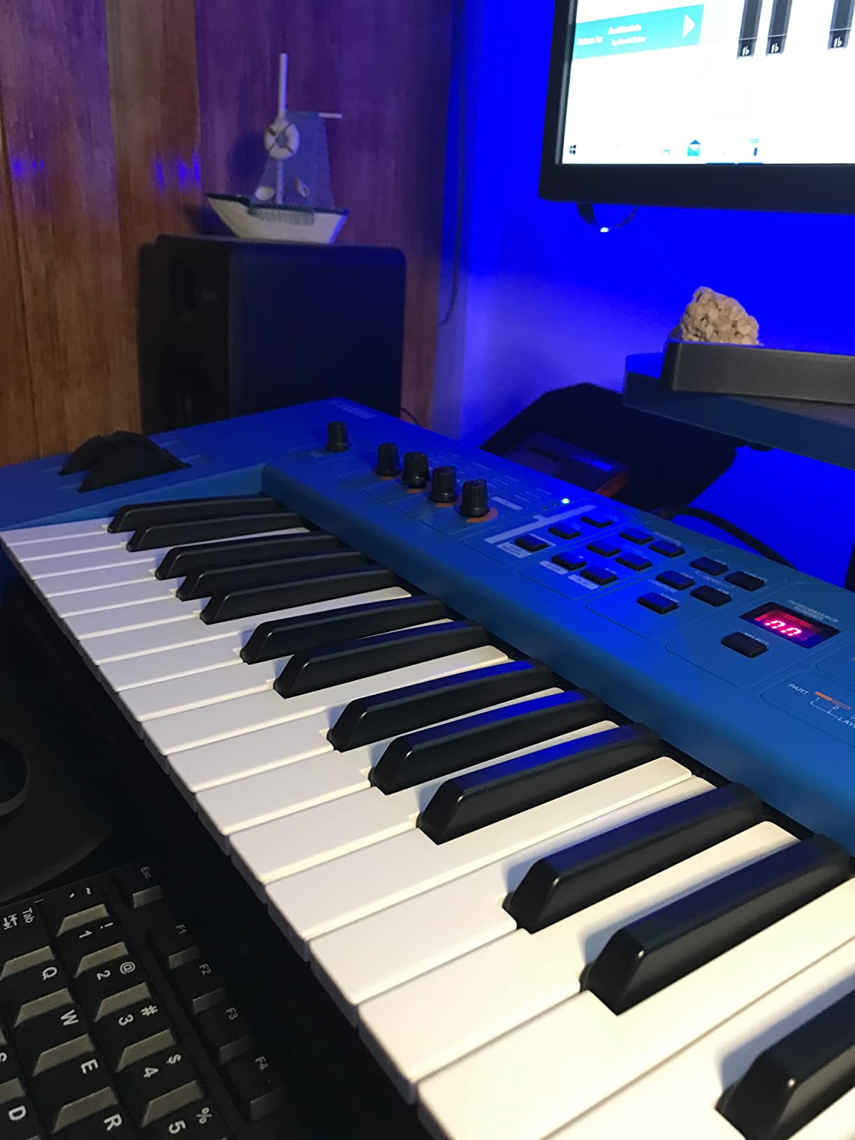 Yamaha MX61 Music Production Synthesizer, Blue customer photo 1