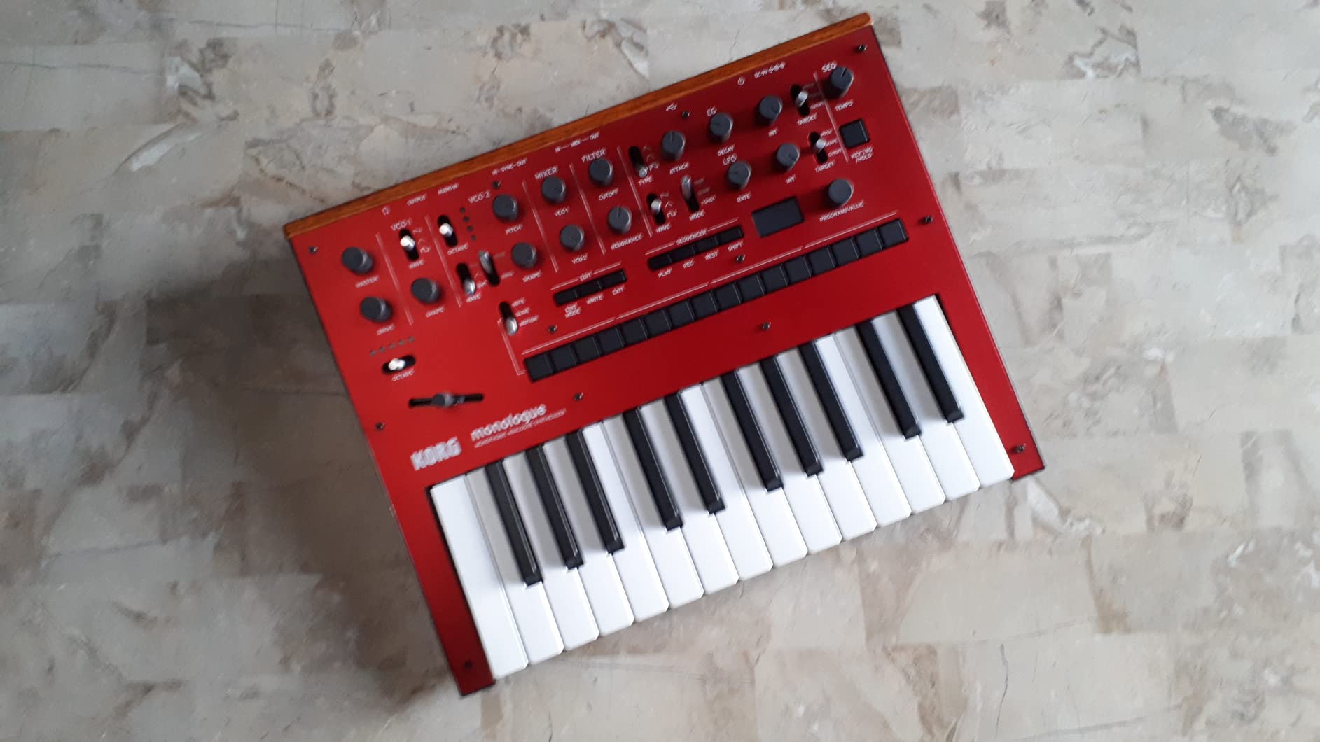 Korg monologue Monophonic Analog Synthesizer w/ 16-step Sequencer - Black customer photo 2