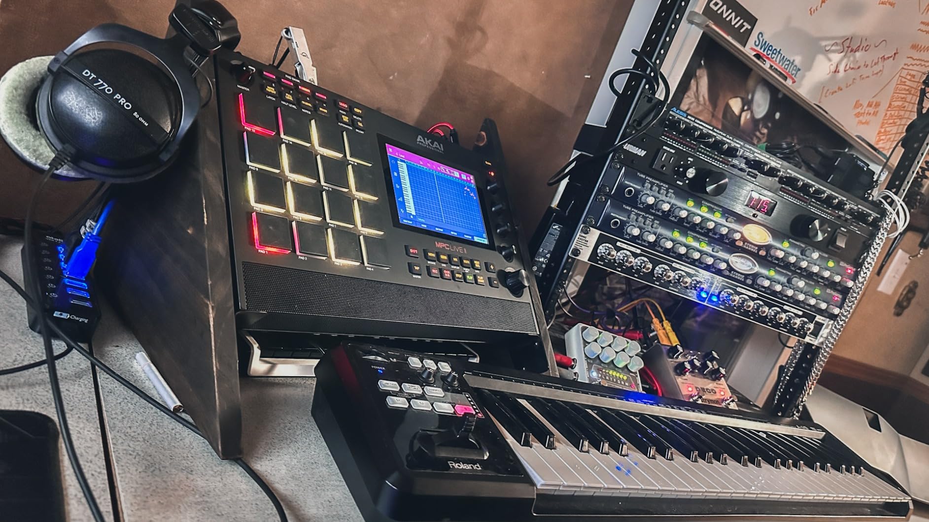 Akai Professional MPC Live II - Battery Powered Drum Machine, Sampler and Beat Maker With Speakers, Drum Pads, Synth Engines, Touch Display, and Native Instruments Integration customer photo 1