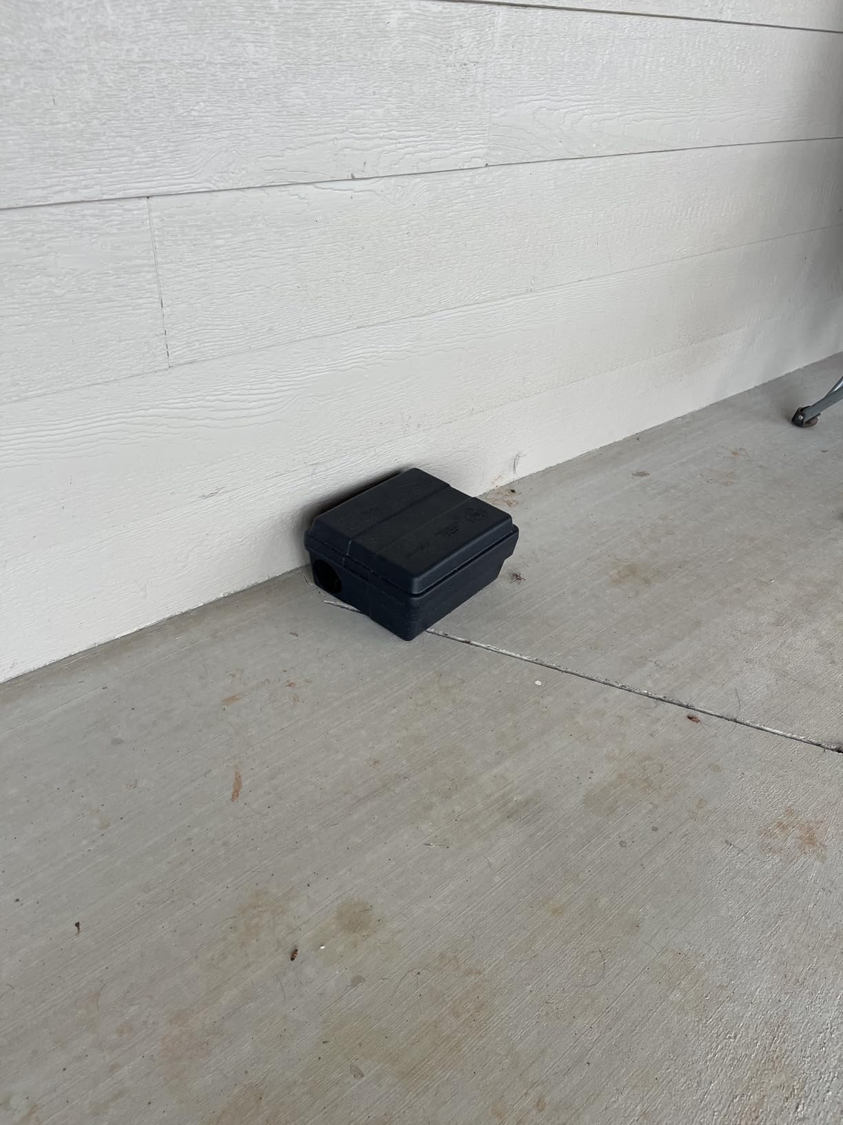 Tomcat Outpost Rat Bait Station, Set of 6, Lockable Tamper-Resistant, Vertical or Horizontal Mount customer photo 2