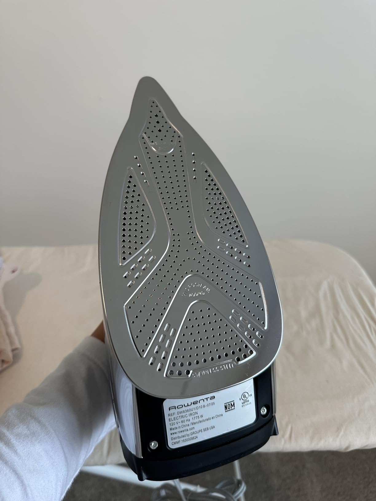 Rowenta Pro Master Stainless Steel Soleplate Steam Iron for Clothes, Anti-Drip Protection, 210 g/min, 400 Microsteam Holes, 1775 Watts Iron Steamer for Clothes, Powerful Steam DW8360 customer photo 2