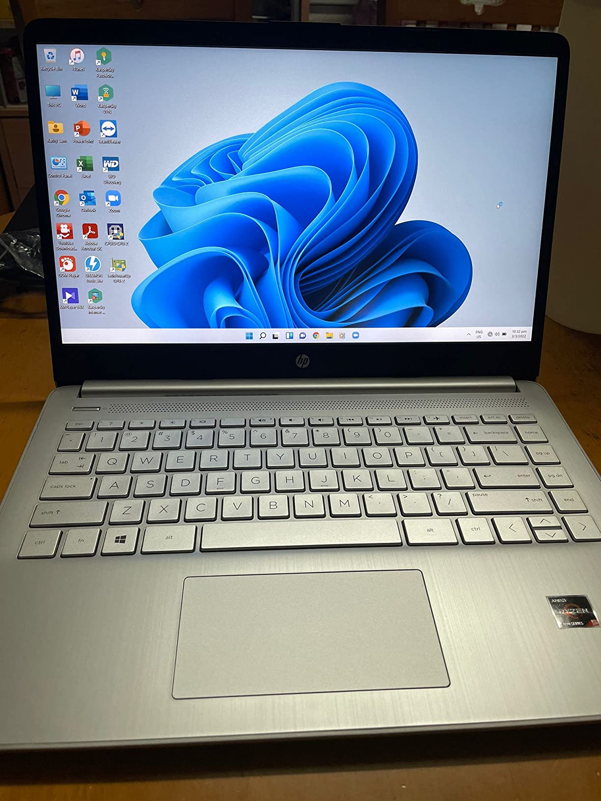 HP 14 Laptop, AMD Ryzen 5 5500U, 8 GB RAM, 256 GB SSD Storage, 14-inch Full HD Display, Windows 11 Home, Thin & Portable, Micro-Edge & Anti-Glare Screen, Long Battery Life (14-fq1025nr) customer photo 2