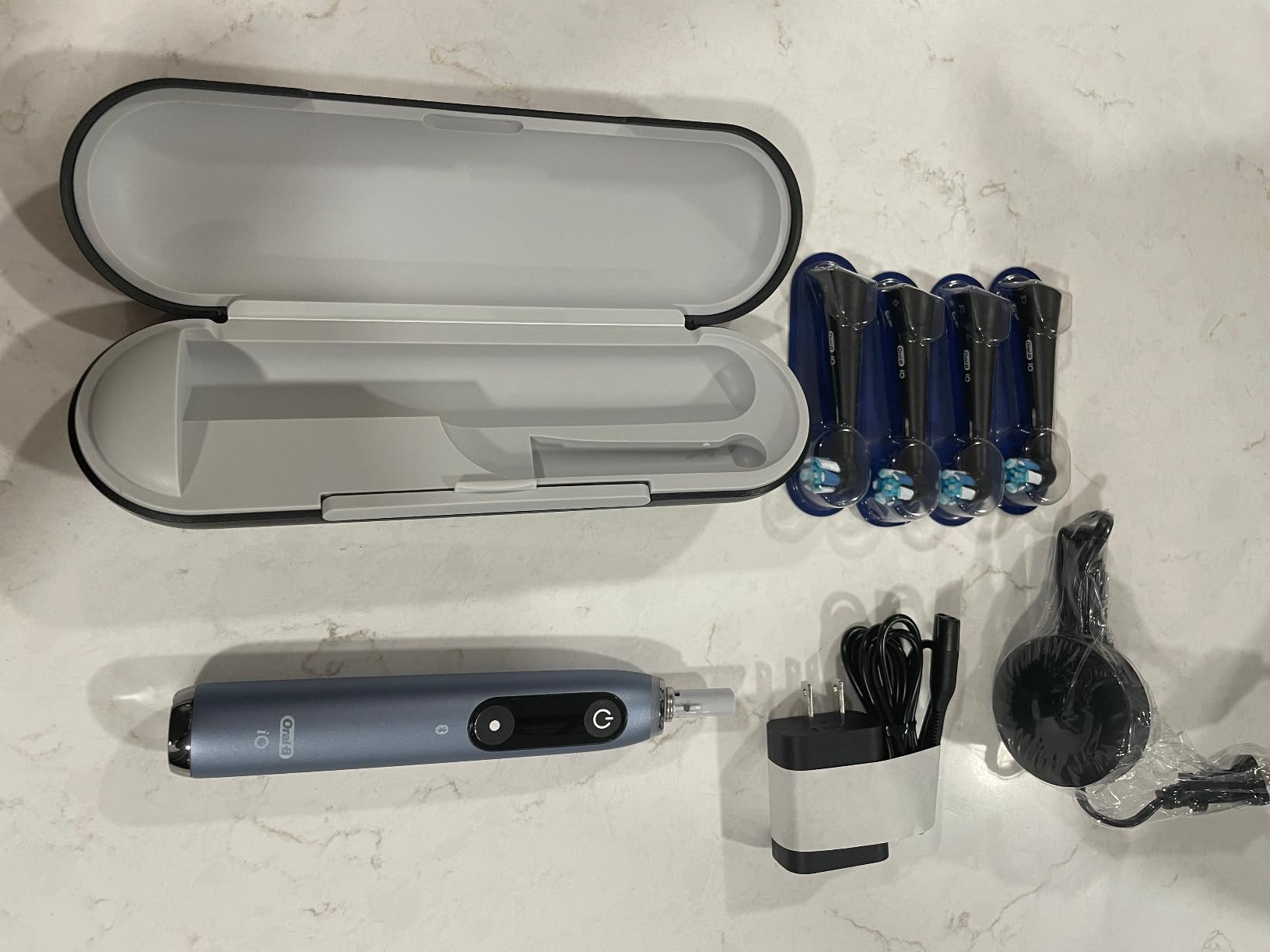 Oral-B iO Series 9 Electric Toothbrush with 4 Brush Heads, Aqua Alabaster customer photo 2