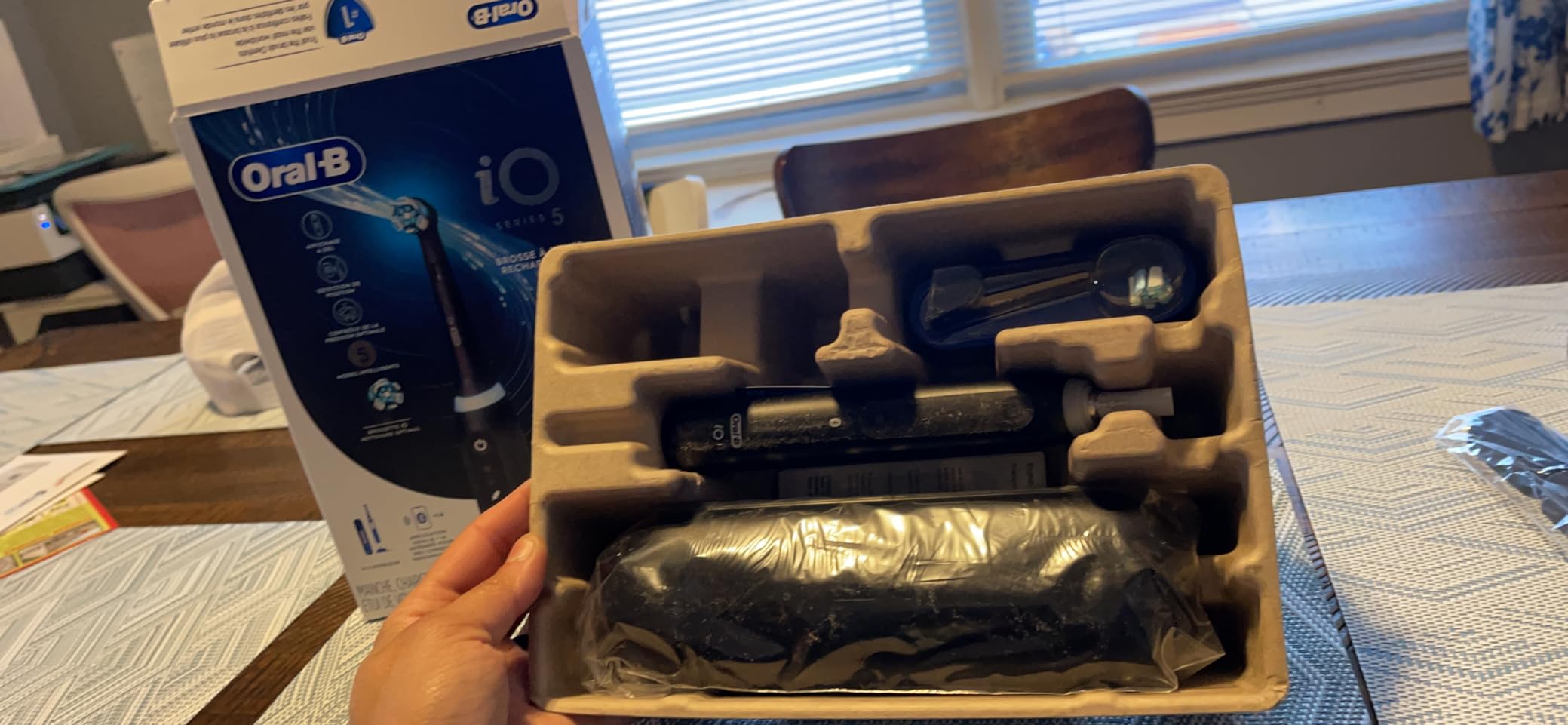 Oral-B Rechargeable Electric Toothbrush, iO5 Customizable Clean, 5 Cleaning Modes, Visual Pressure Sensor to Protect Gums, Travel Case, Black customer photo 2