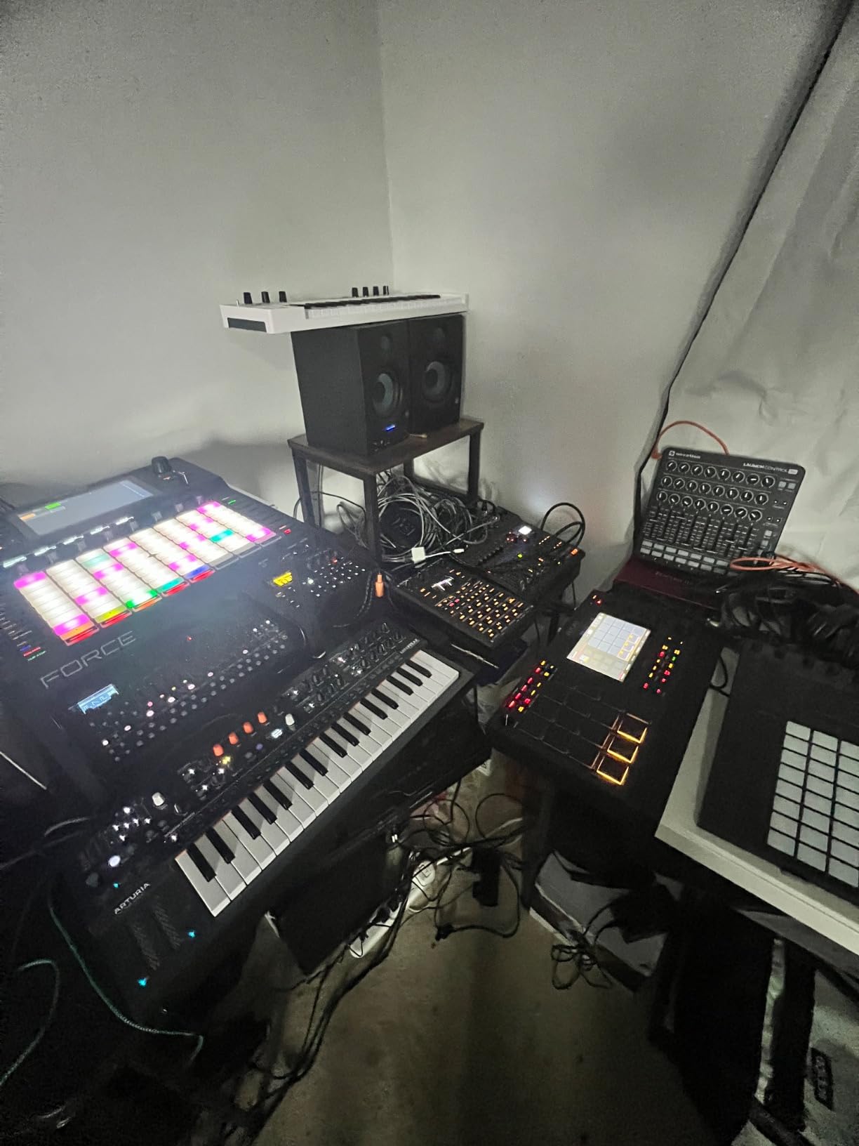 Roland SH-4d Compact Desktop Synthesizer | 11 OSC Models | Professional Sound Design Tools | Perfect for Studio & Stage | Hands-On Workflow | Multitimbral Pattern Sequencer | Extensive FX customer photo 1
