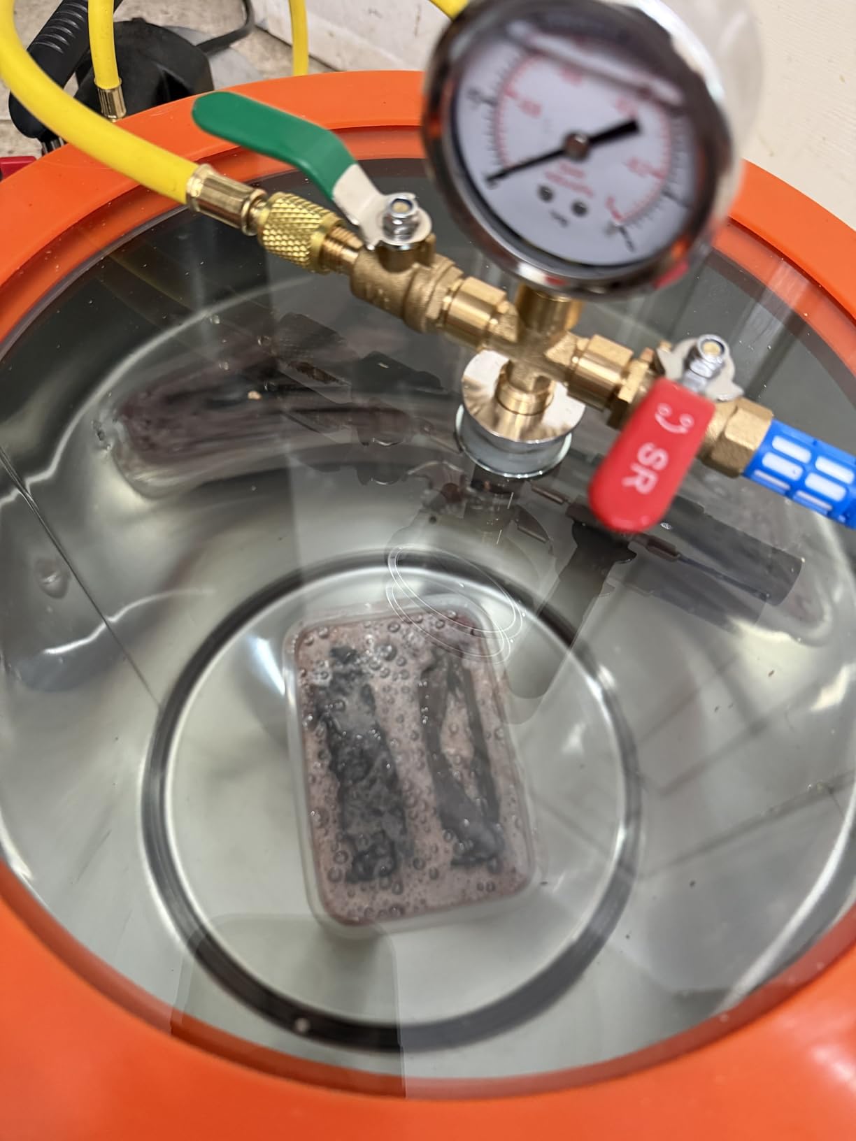 VEVOR 5 Gallon Vacuum Chamber, Upgraded Tempered Glass Lid Vacuum Degassing Chamber, 304 Stainless Steel Chamber customer photo 1