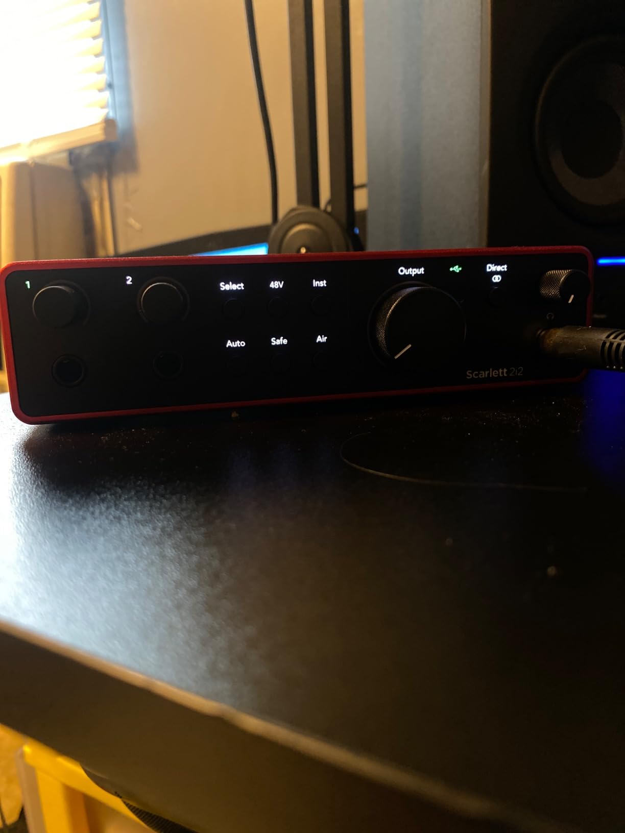 Focusrite Scarlett 2i2 4th Gen USB Audio Interface for Recording, Songwriting, Streaming and Podcasting - High-Fidelity, Studio Quality Recording, and All the Software You Need to Record | 2 Mic Preamps, 2 Hi-Z Instrument Inputs, 24-Bit/192kHz, 120dB Dynamic Range, Auto Gain, Clip Safe, Air Modes customer photo 1