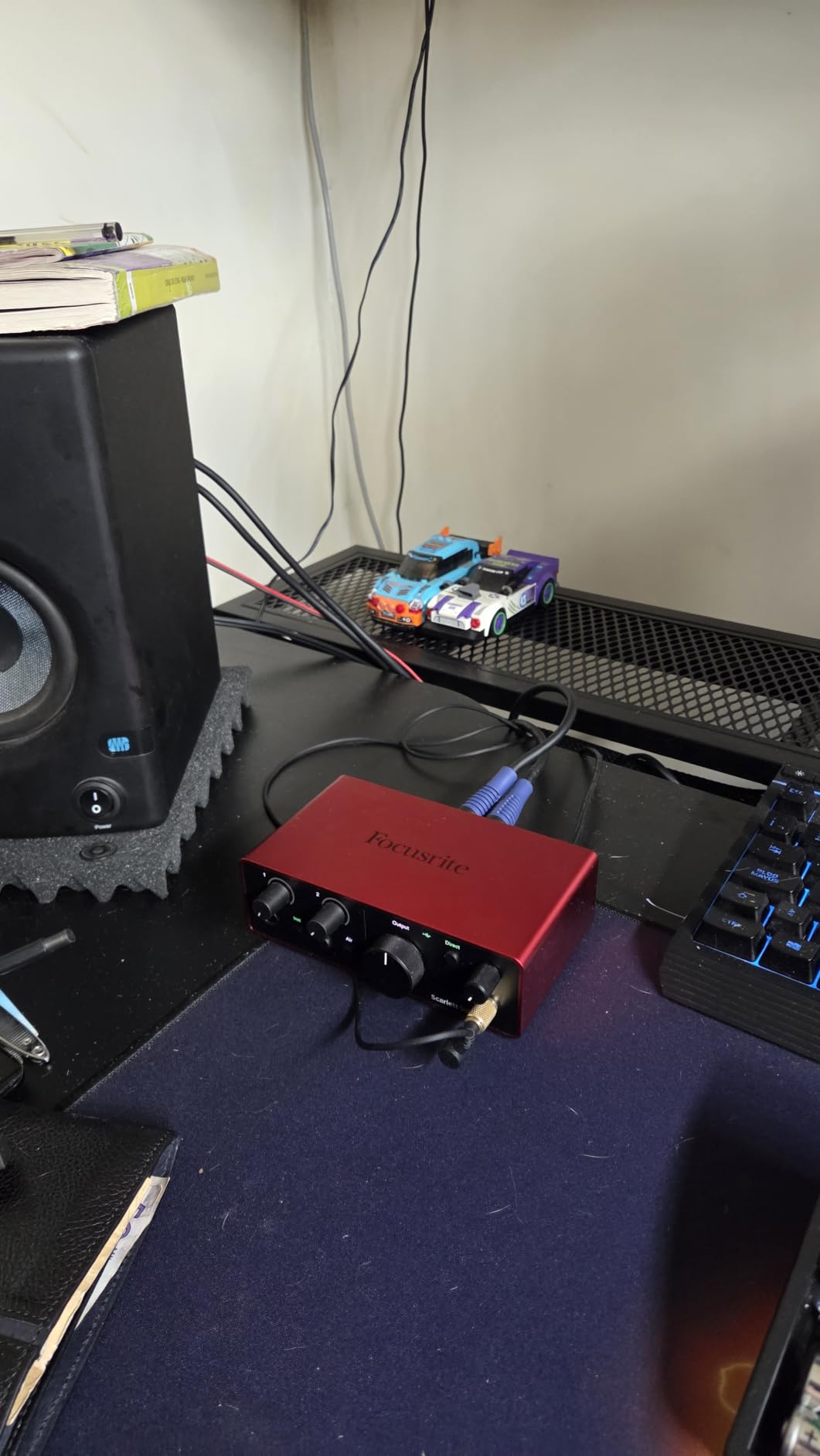 Focusrite Scarlett Solo 4th Gen USB-C Audio Interface, for the Guitarist, Vocalist, or Producer - High-Fidelity, Studio Quality Recording, and All the Software You Need to Record | 1 XLR Mic Preamp, 1 Hi-Z Instrument Input, 24-Bit/192kHz, 120dB Dynamic Range, Air Modes, PC/Mac/iPad Compatible customer photo 1