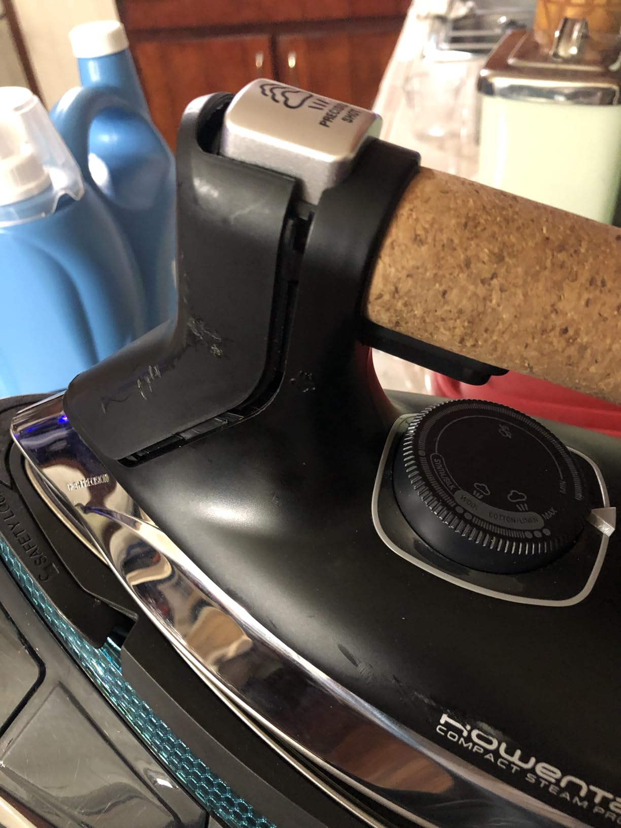 Rowenta, Iron, Ultimate Steam Pro Stainless Steel Soleplate Professional Steam Station for Clothes, 1800 Watts, 1.3L Removable Tank, Boiler Technology, Fast Heat Up, Black Clothes Iron, DG8668 customer photo 2