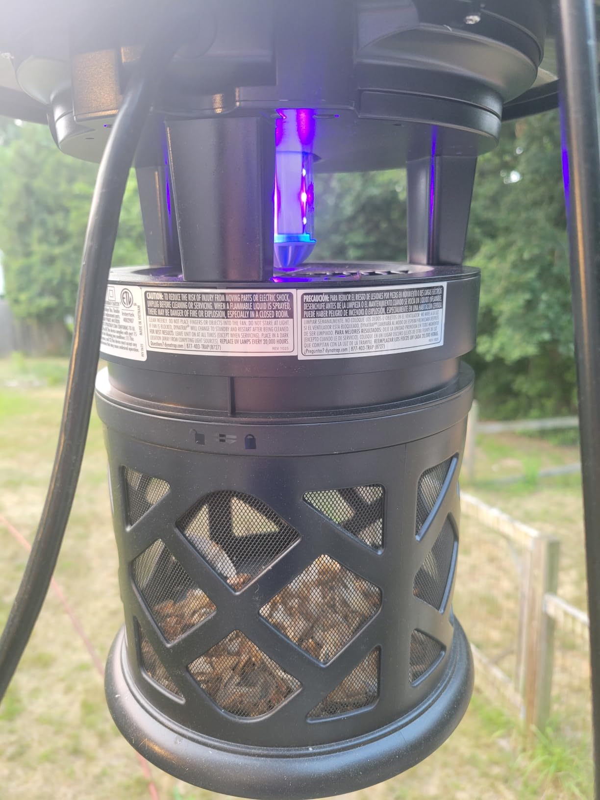 Dynatrap DT2030SR Fly Traps Outdoor - Mosquito & Flying Insect Killer for 1 Acre - Kills Mosquitoes, Flies, Gnats, Wasps - Bug Zapper Alternative - Black customer photo 2