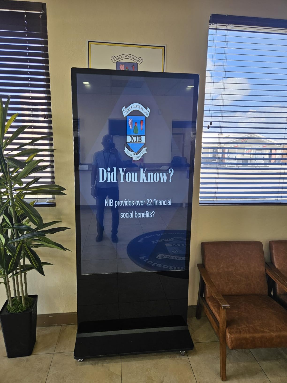 MWE 55 Inch 4K Digital Signage Display Kiosk, LCD Screen Indoor Floor Standing Advertising Displays, Android System Commercial Totem with Custom Service, Vertical Poster with Auto Media Player customer photo 2