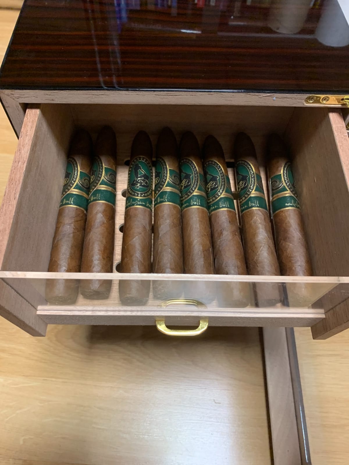 Woodronic Cigar Humidor Cabinet, Desktop Humidor with LED Light and Lock | 4 Spanish Cedar Drawers, Digital Hygrometer, Humidifier, Accessory Drawer, Large Cigar Cabinet Holds 250 Cigars Gift for Men customer photo 2