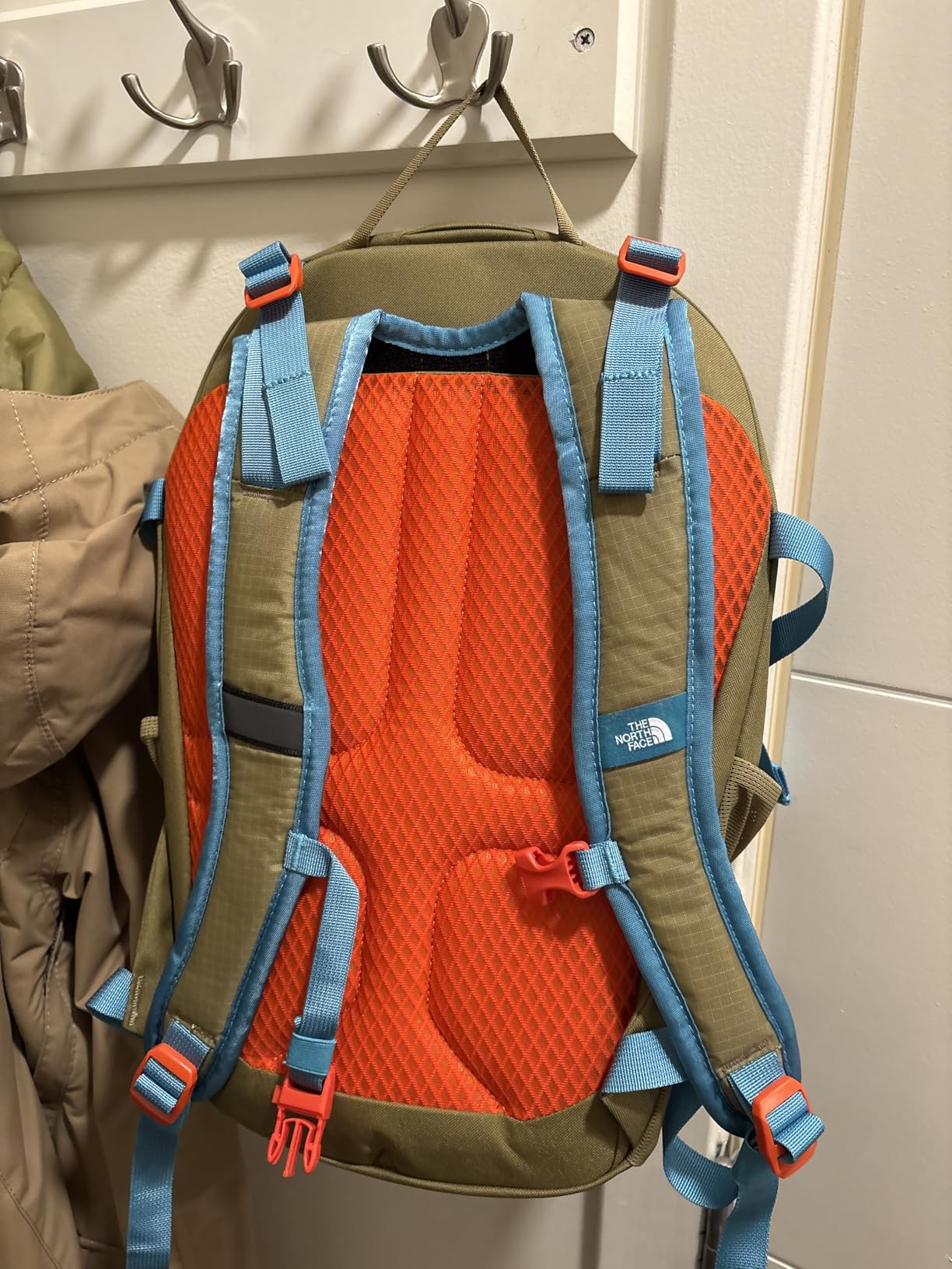 The North Face Basin Tech Daypack, TNF Black/TNF Black-NPF, 24L customer photo 1