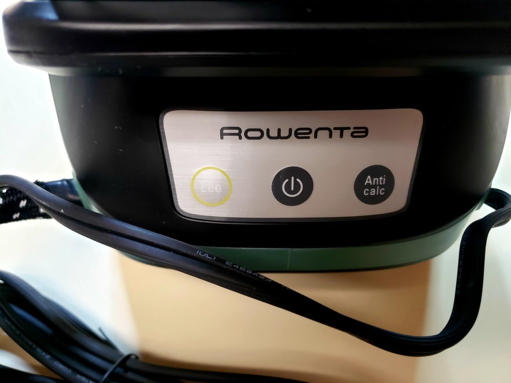 Rowenta Iron Steamer for Clothes Master Steam Station, Professional Steam Iron for Clothes with Stainless Steel Soleplate, 57 Oz, 400 Microsteam Holes, Built-In Pump, 1750 Watts, Black/Green, VR8338 customer photo 1