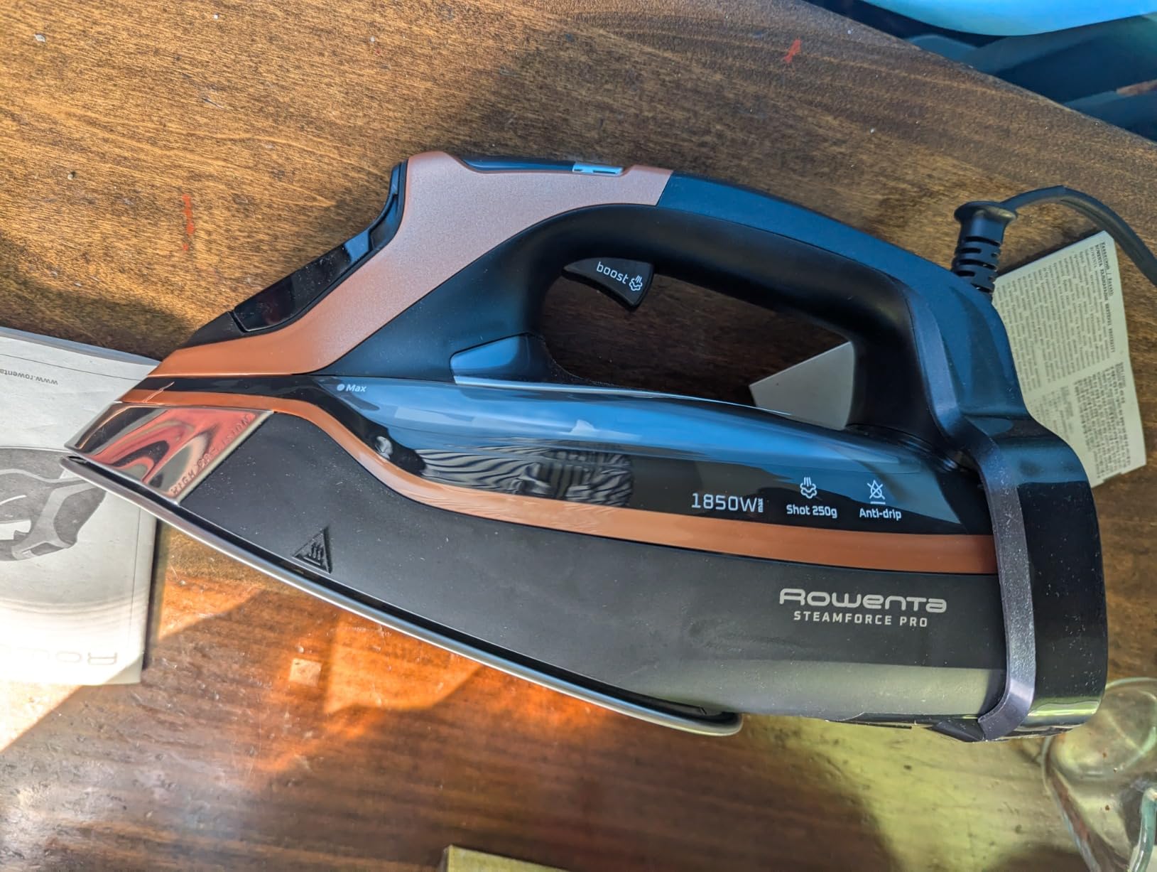 Rowenta Iron Steam Force Pro Steam Iron for Clothes, 1850 Watts, 5 Presets Smart Screen, Stainless Steel Soleplate, High-Efficiency Handheld Steamer Ironing, Anti-Drip Protection, Black Copper, DW9580 customer photo 2